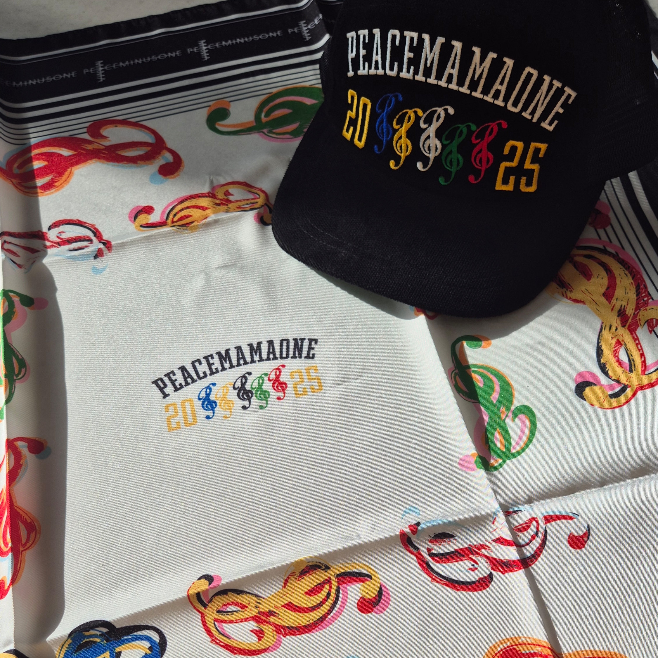 Peaceminusone x 2025 MAMA Awards Peacemamaone Scarf, Peaceminusone x 2025 MAMA Awards Peacemamaone Cap Mesh 착용 스타일