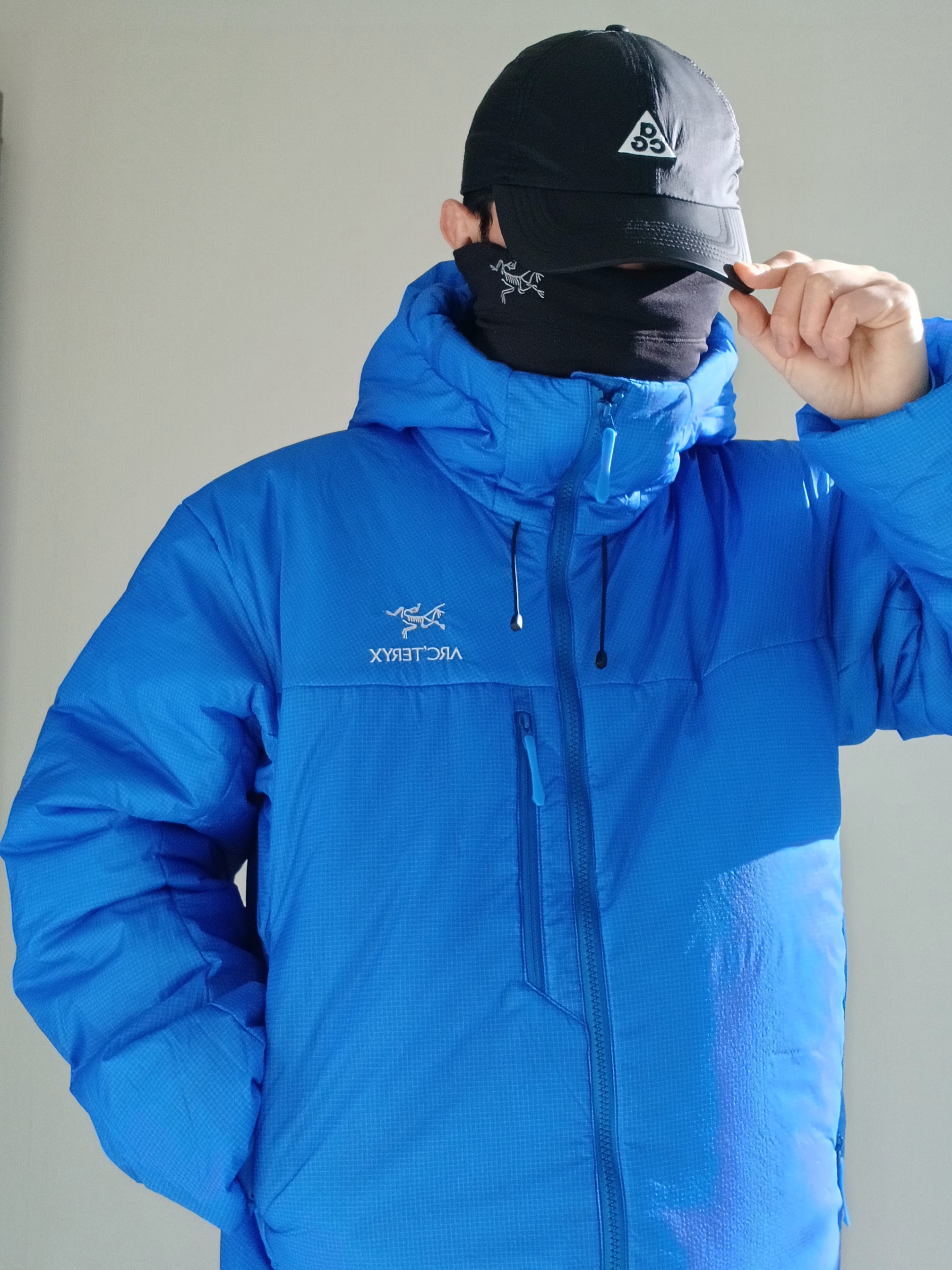 Arc'teryx Nuclei SV Parka  LT Vitality, Nike ACG Trail Cap Black 착용 스타일 - 5