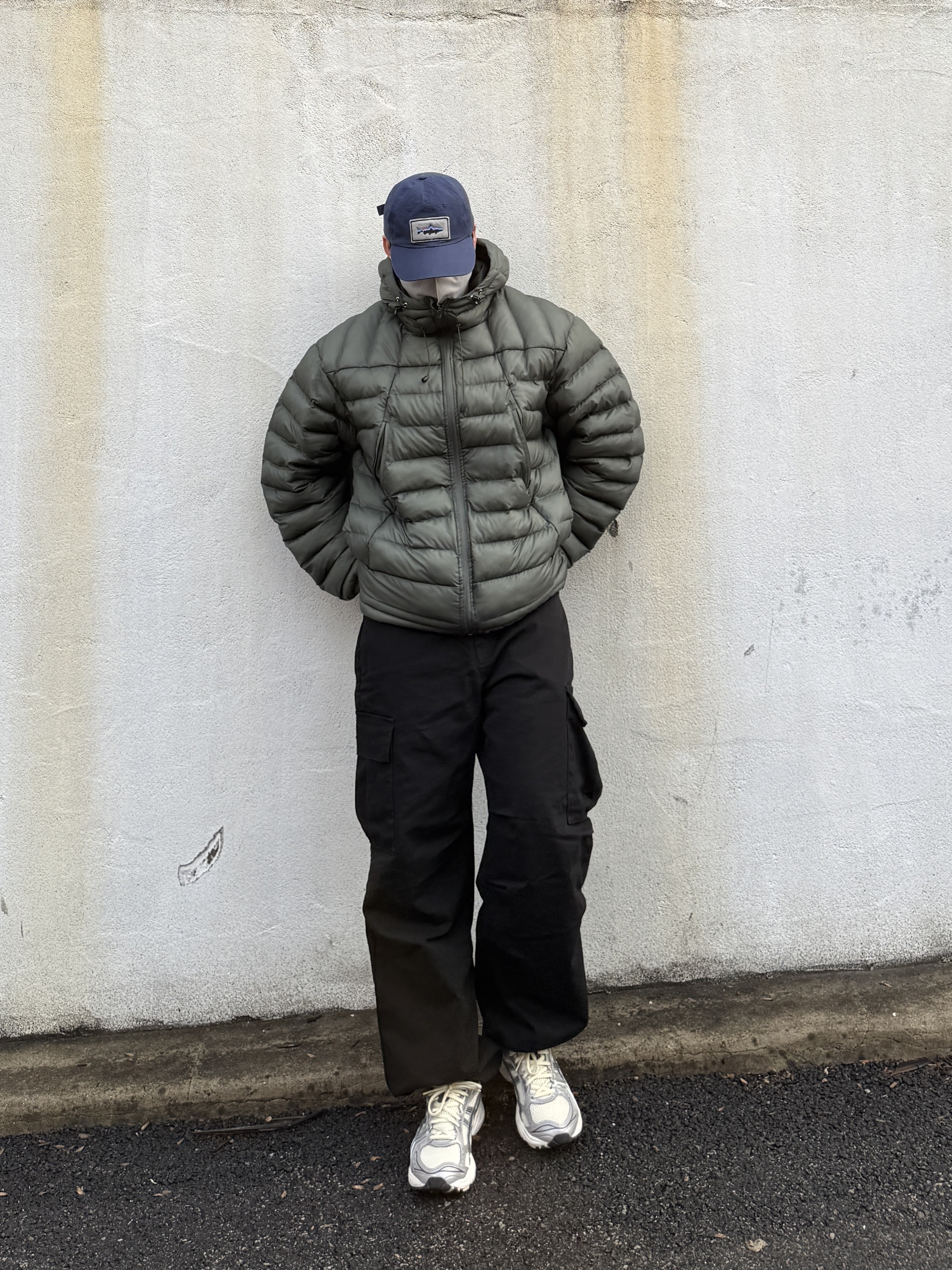 Patagonia P-6 Label Trad Cap Navy, Asics Gel-Kayano 14 Oyster White Steeple Grey 착용 스타일 - 3