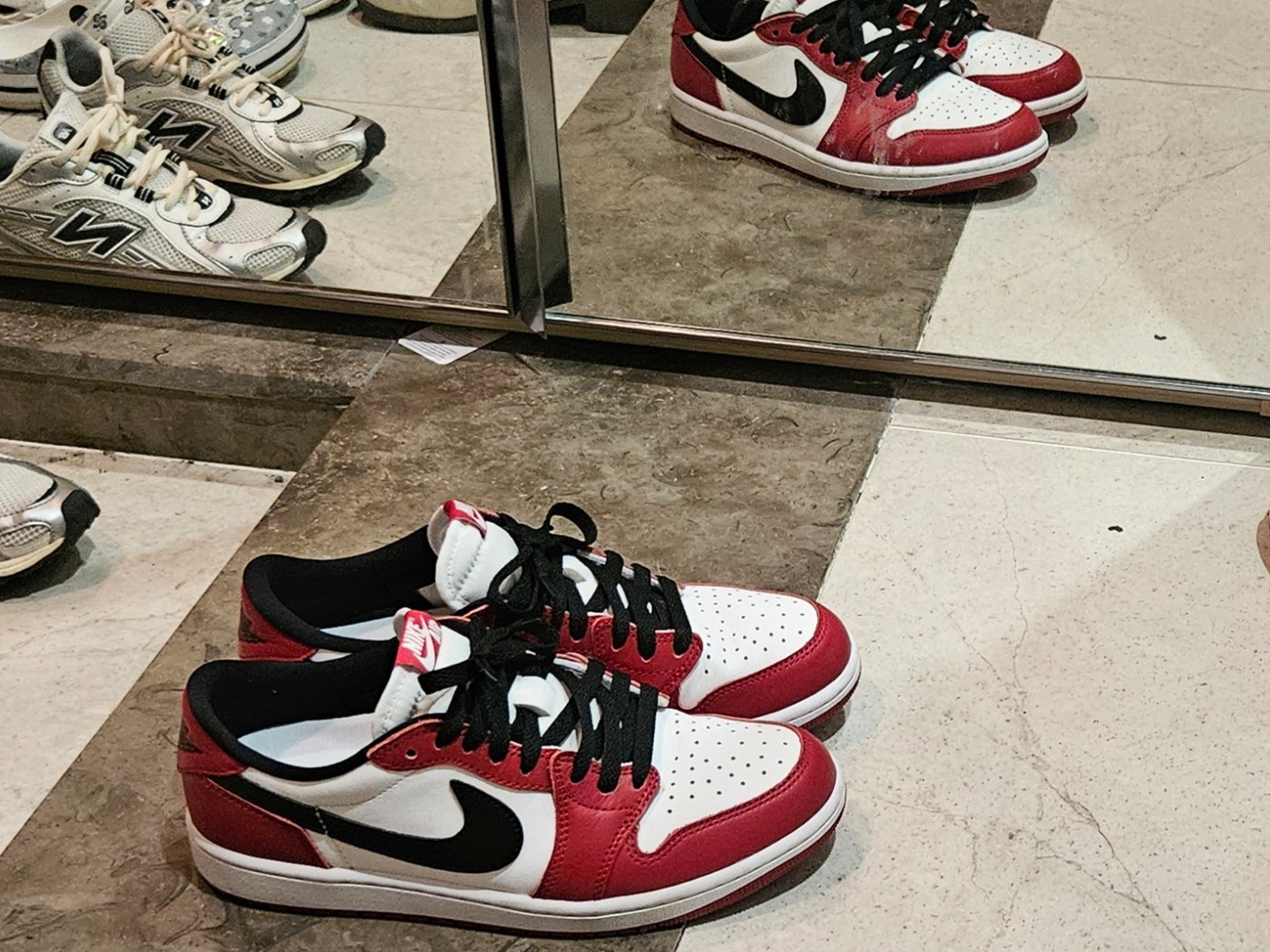 Jordan 1 Retro Low OG Chicago 착용 스타일 - 4