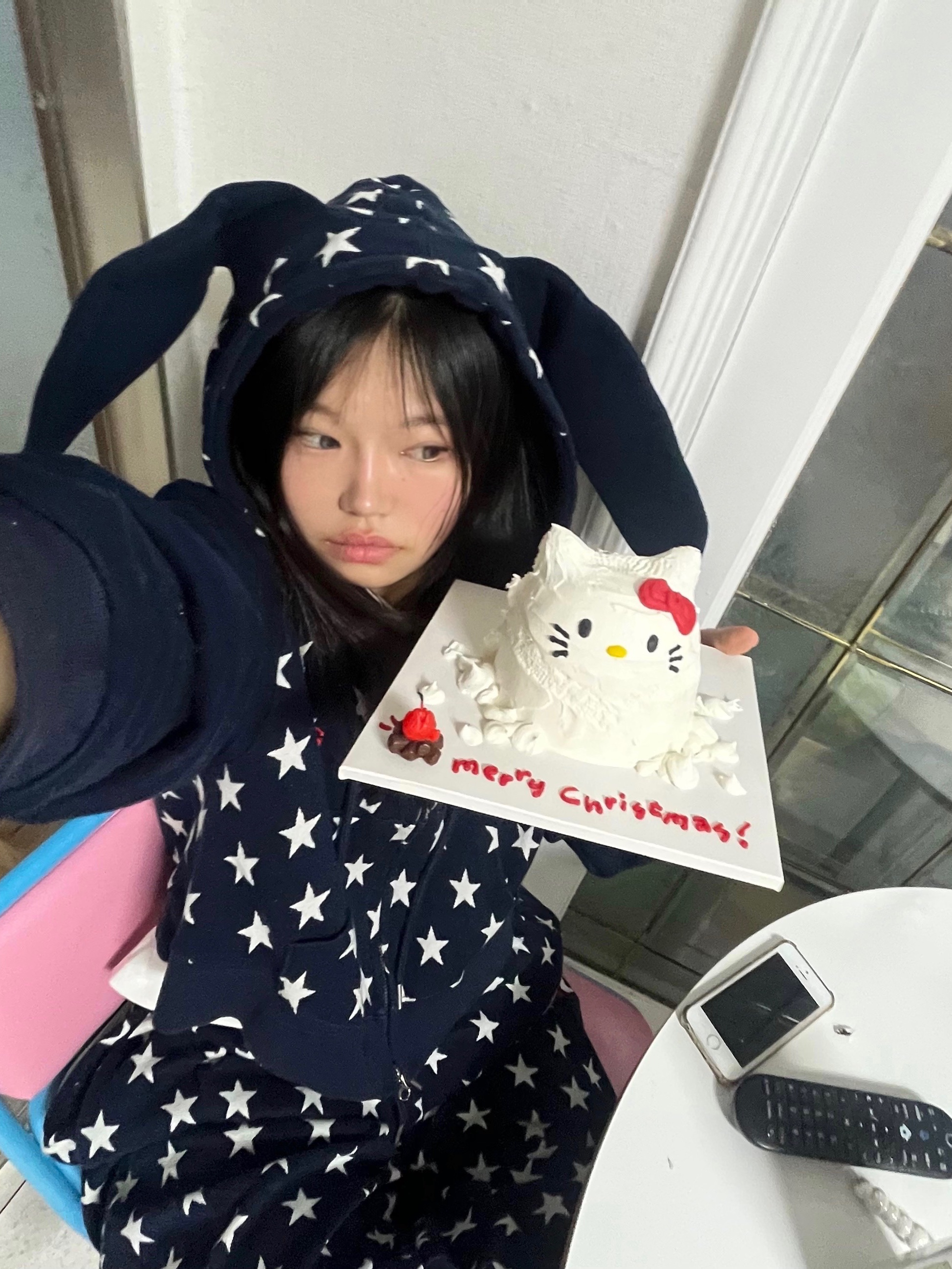 Yegg Star Brnny Hoodie Navy, Yegg Star Pants Navy 착용 스타일 - 2
