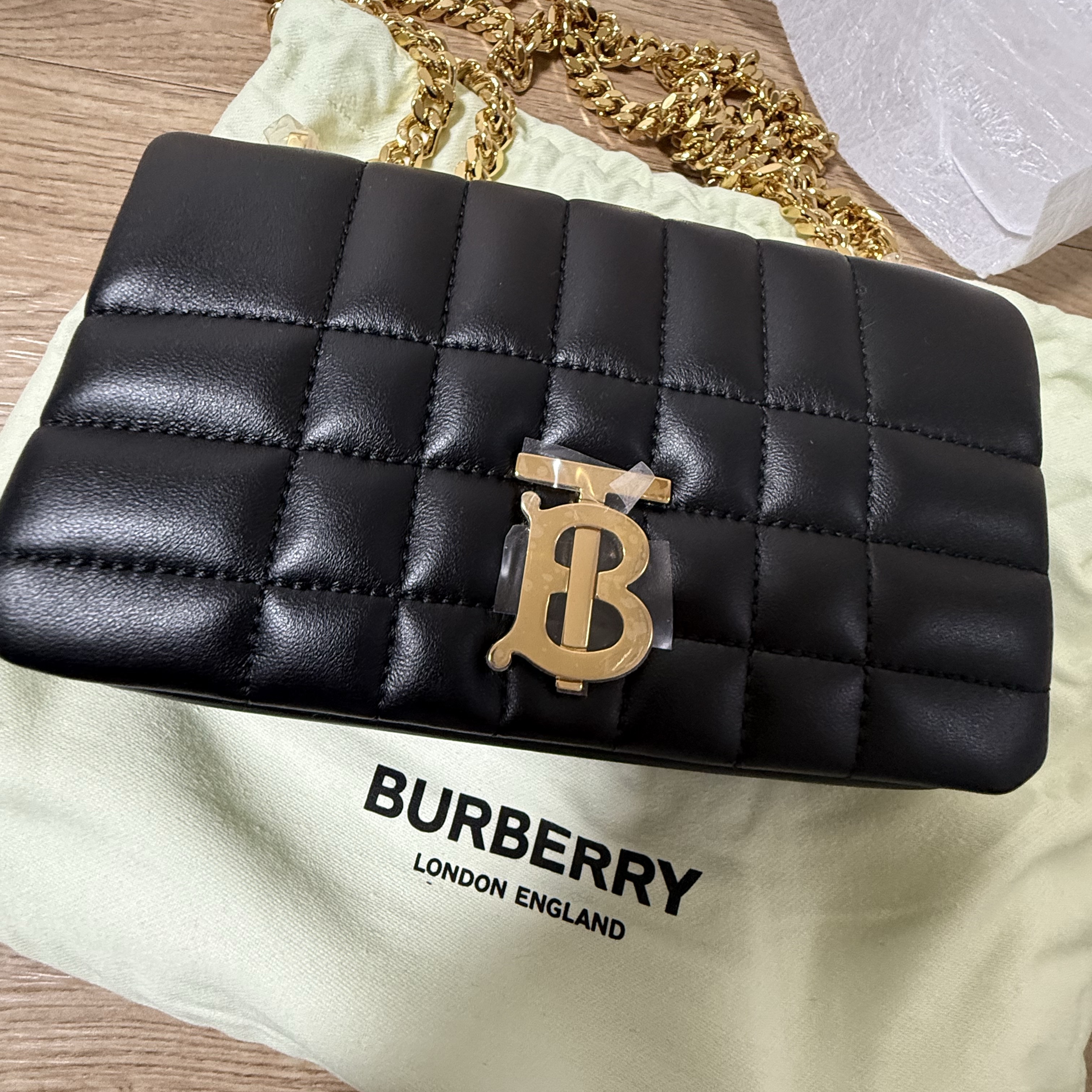 Burberry Quilted Leather Mini Lola Bag Black 착용 스타일