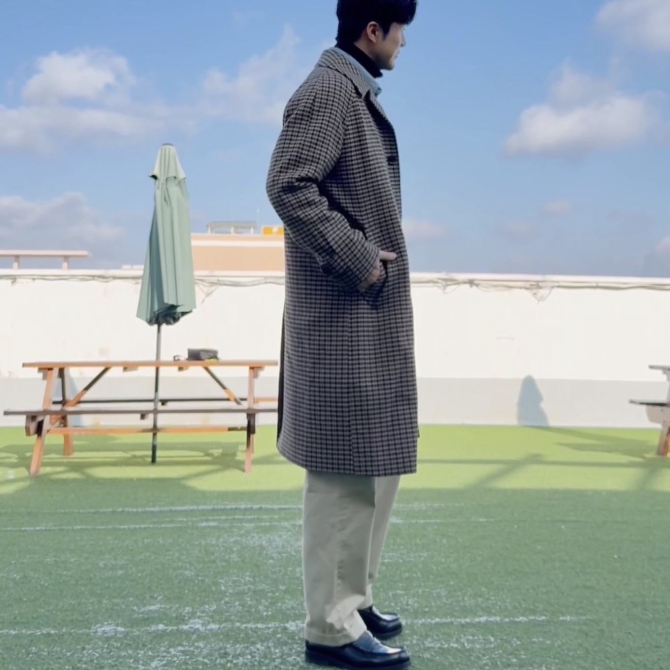 Human Made Low Gauge Knit Cardigan Blue, Louis Vuitton LV Trainer Sneaker White 착용 스타일 - 7