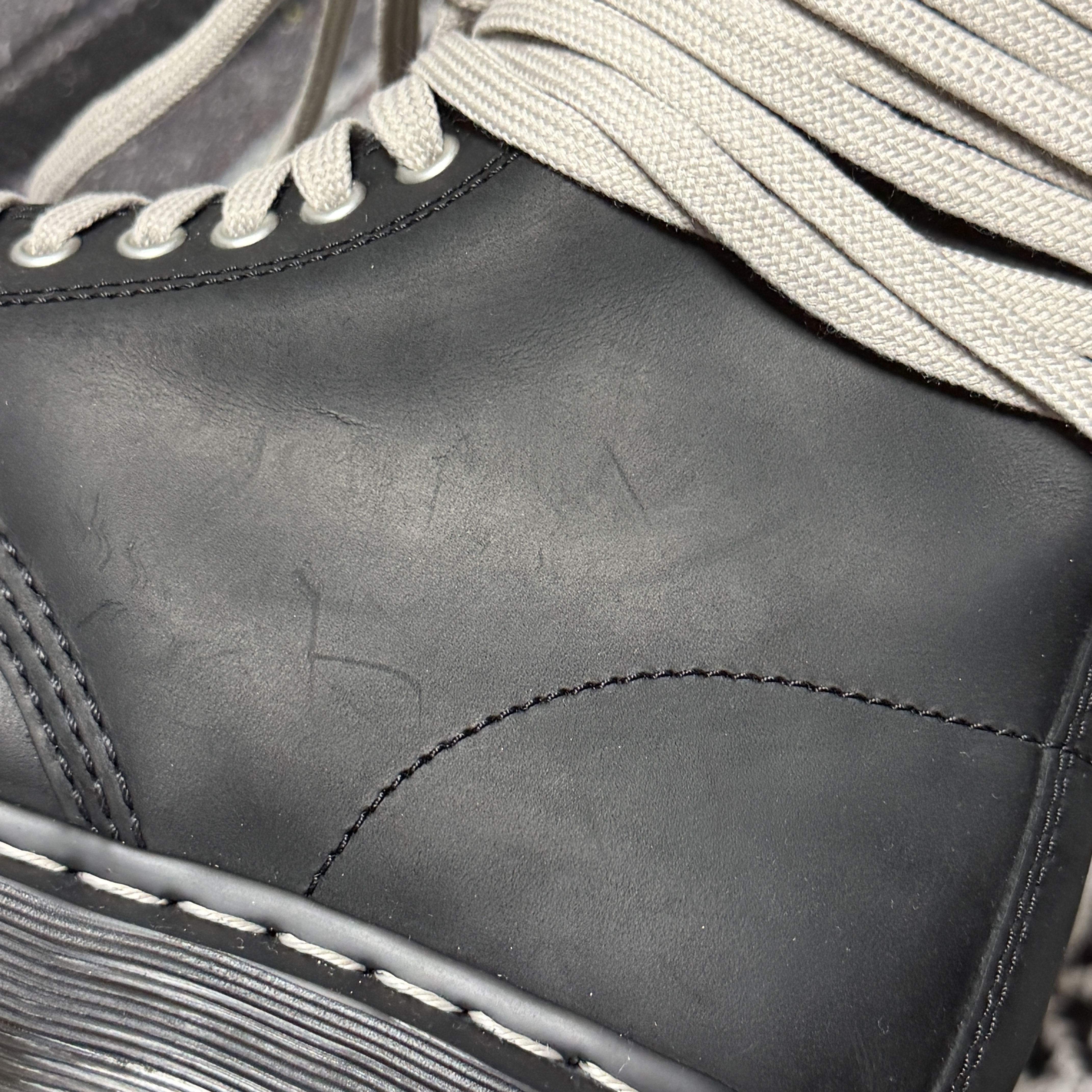 Dr. Martens x Rick Owens Quad Sole Steel Toe Boots Black 착용 스타일 - 2