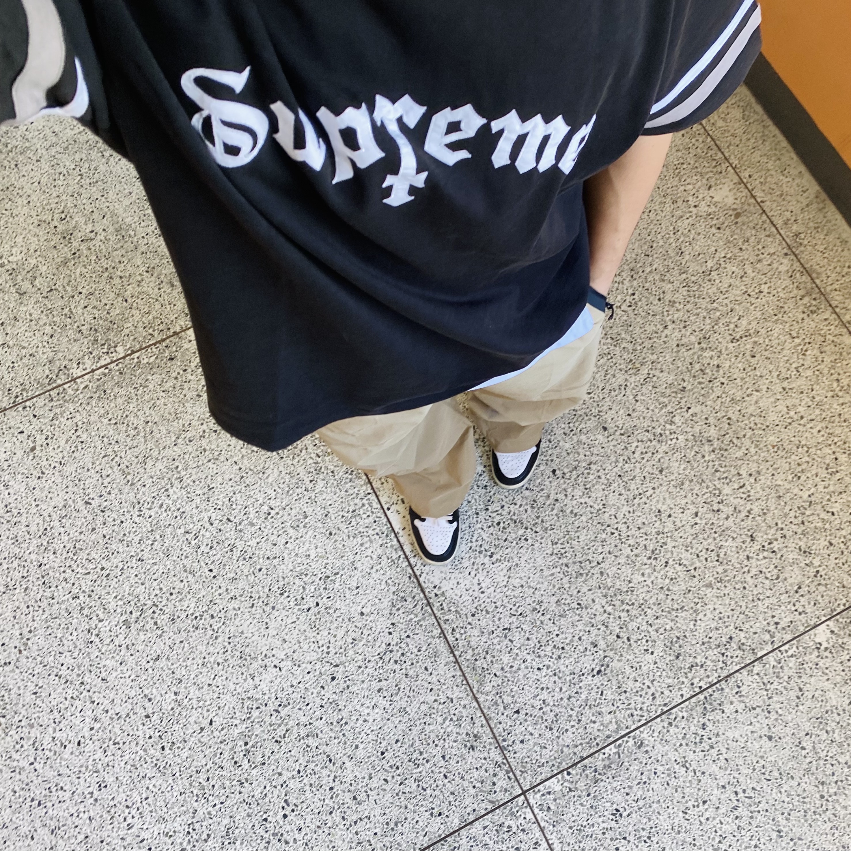 Supreme Cross S/S Top Black - 25FW 착용 스타일