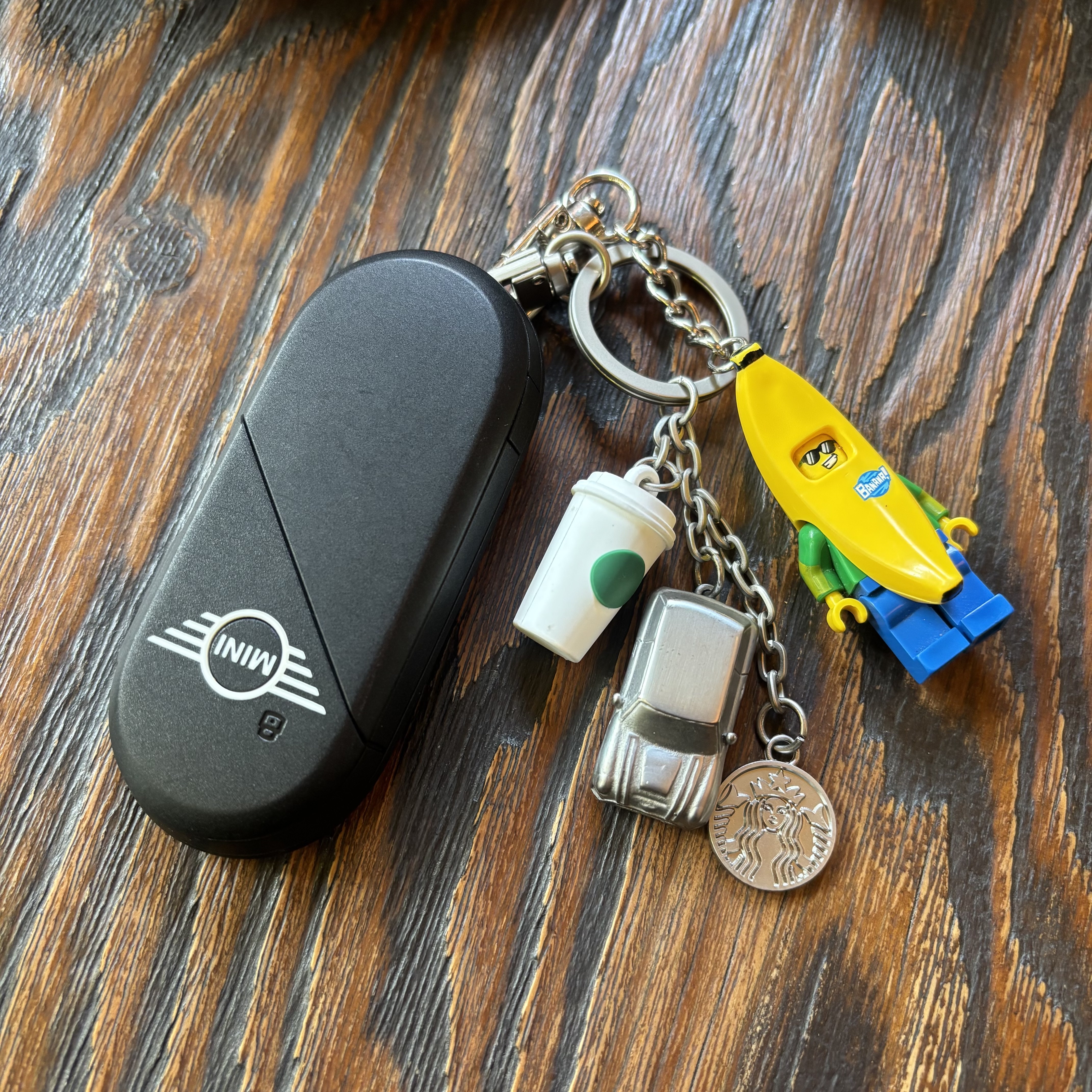 Starbucks x MINI Miniature Keychain 착용 스타일