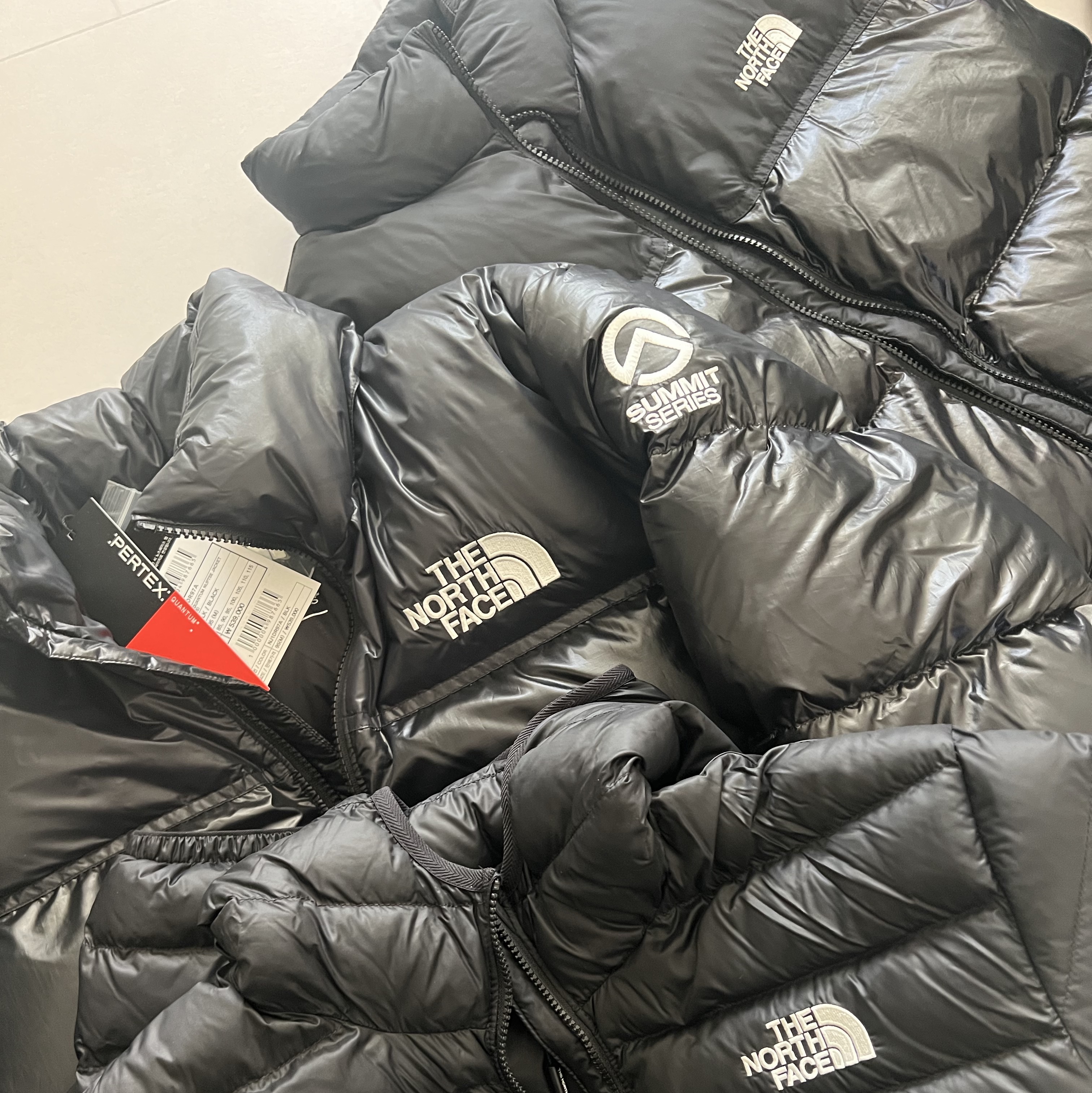 The North Face Quantum Nuptse RDS Jacket Black, The North Face 1996 Eco Nuptse Vest Black 착용 스타일