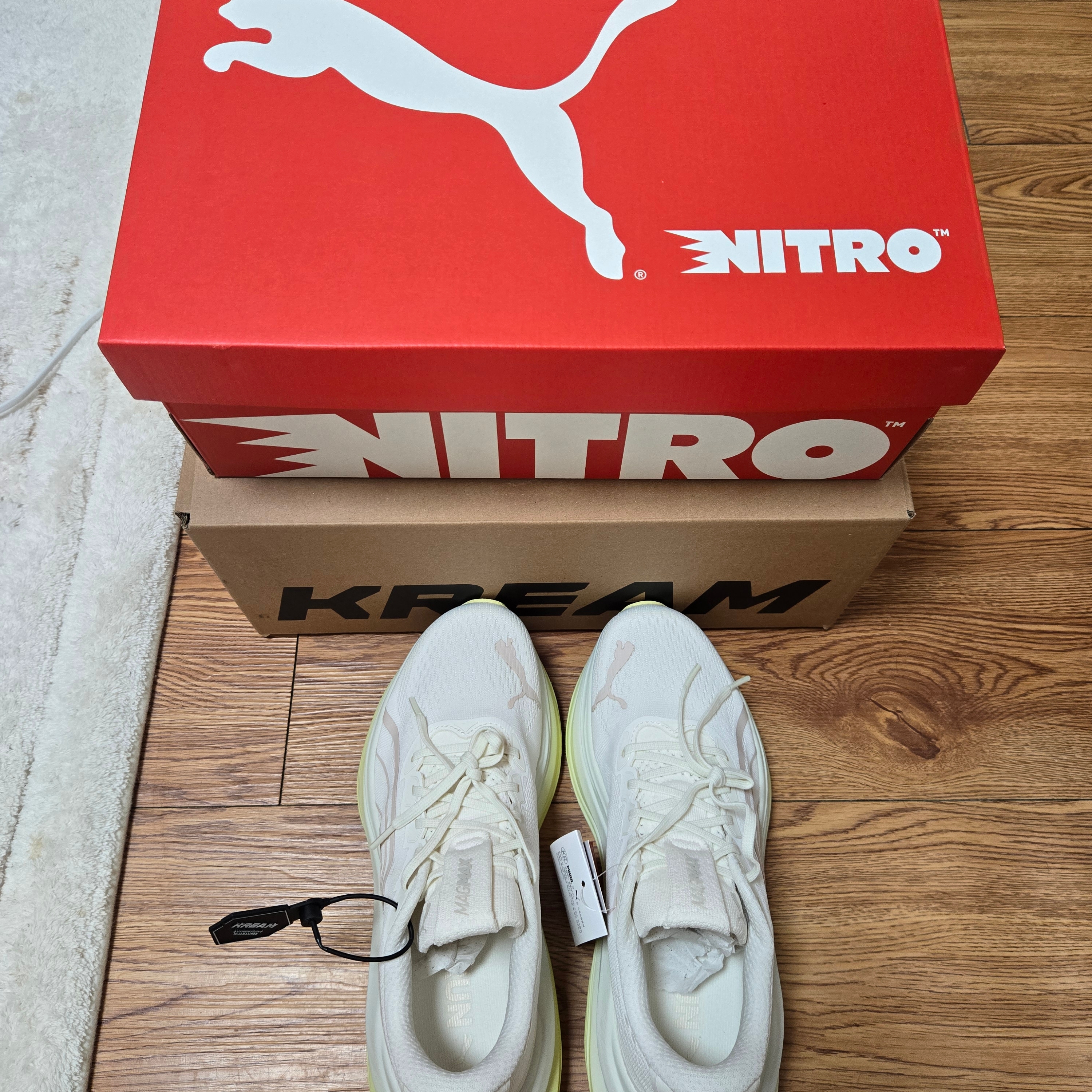 Puma Magmax Nitro Warm White Gold Moon 착용 스타일 - 4