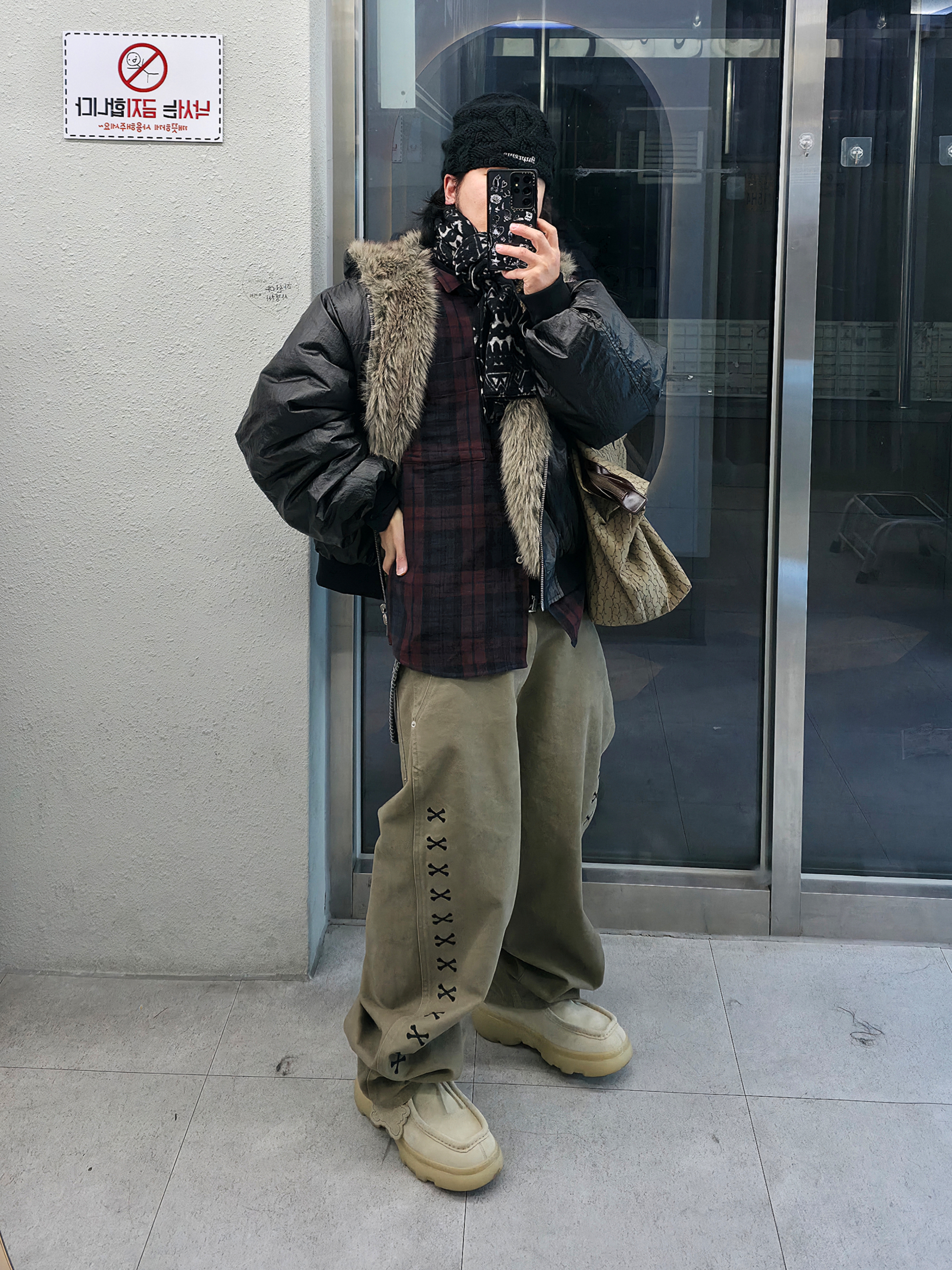 Aoiro The Death Of Chrome Work Pants Washed Olive, Burberry Suede Creeper Mid Shoes Clay 착용 스타일 - 4
