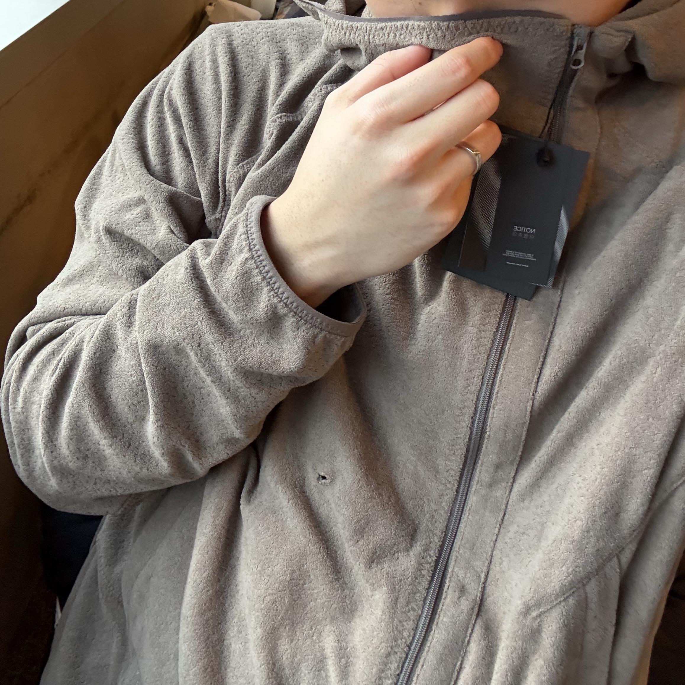Sansan Gear Button Fleece Jacket Brown 착용 스타일 - 2