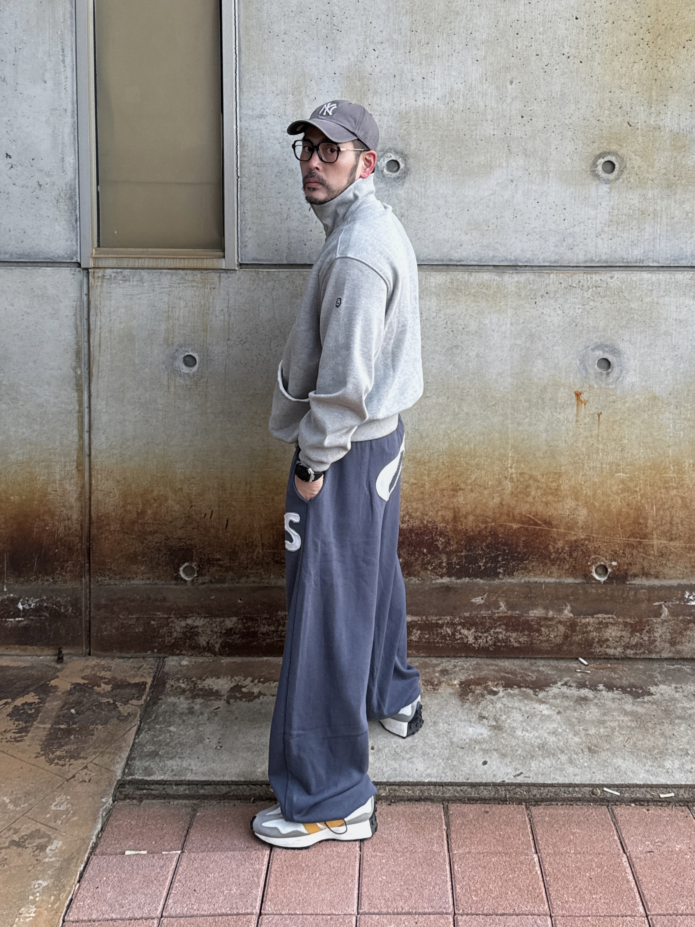New Balance 327 Grey Yellow - JD Sports Exclusive, Opening Project Traveller Hooded Fleece Jacket Ecru 착용 스타일 - 3