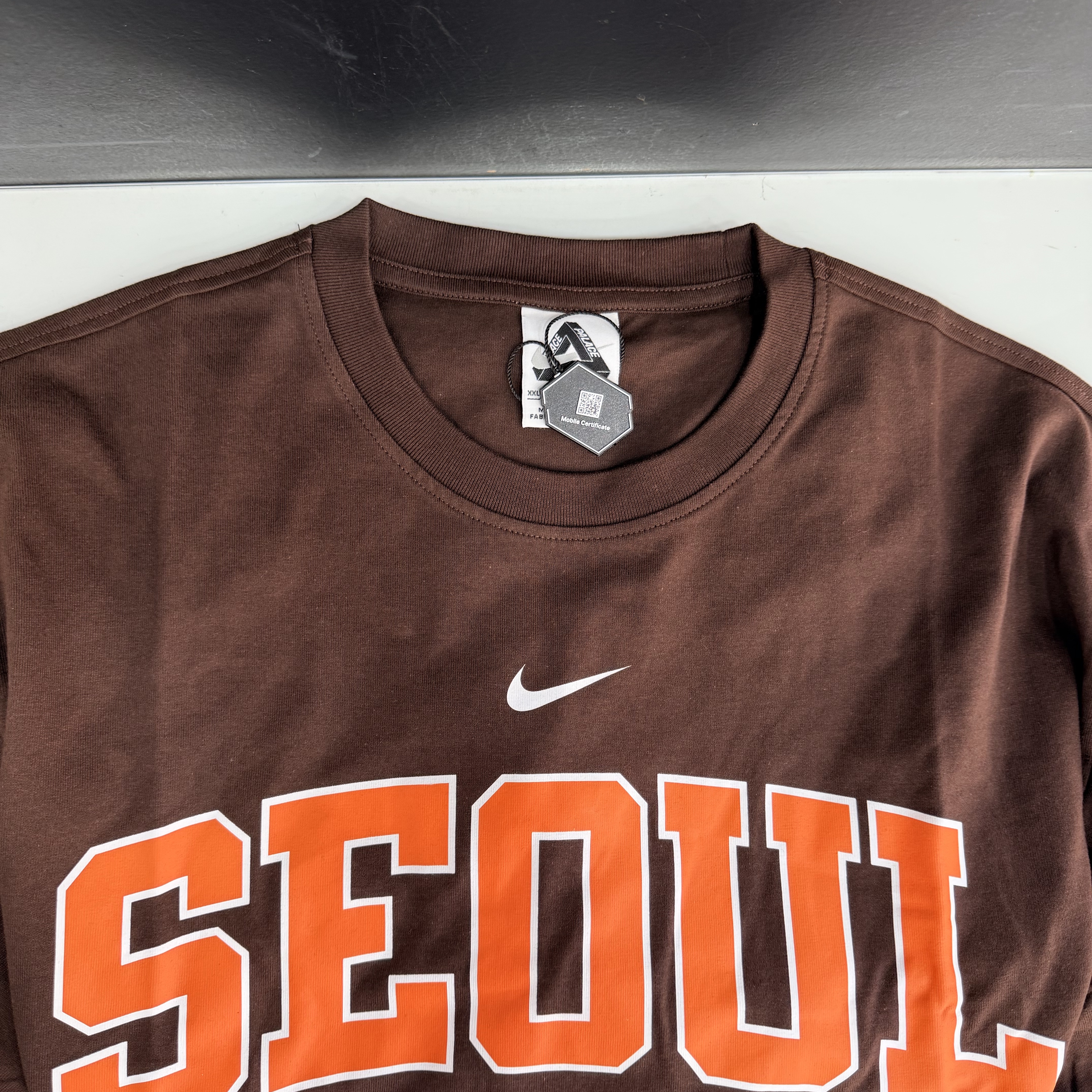 Palace x Nike Shop T-Shirt Hongdae Brown - 25FW 착용 스타일
