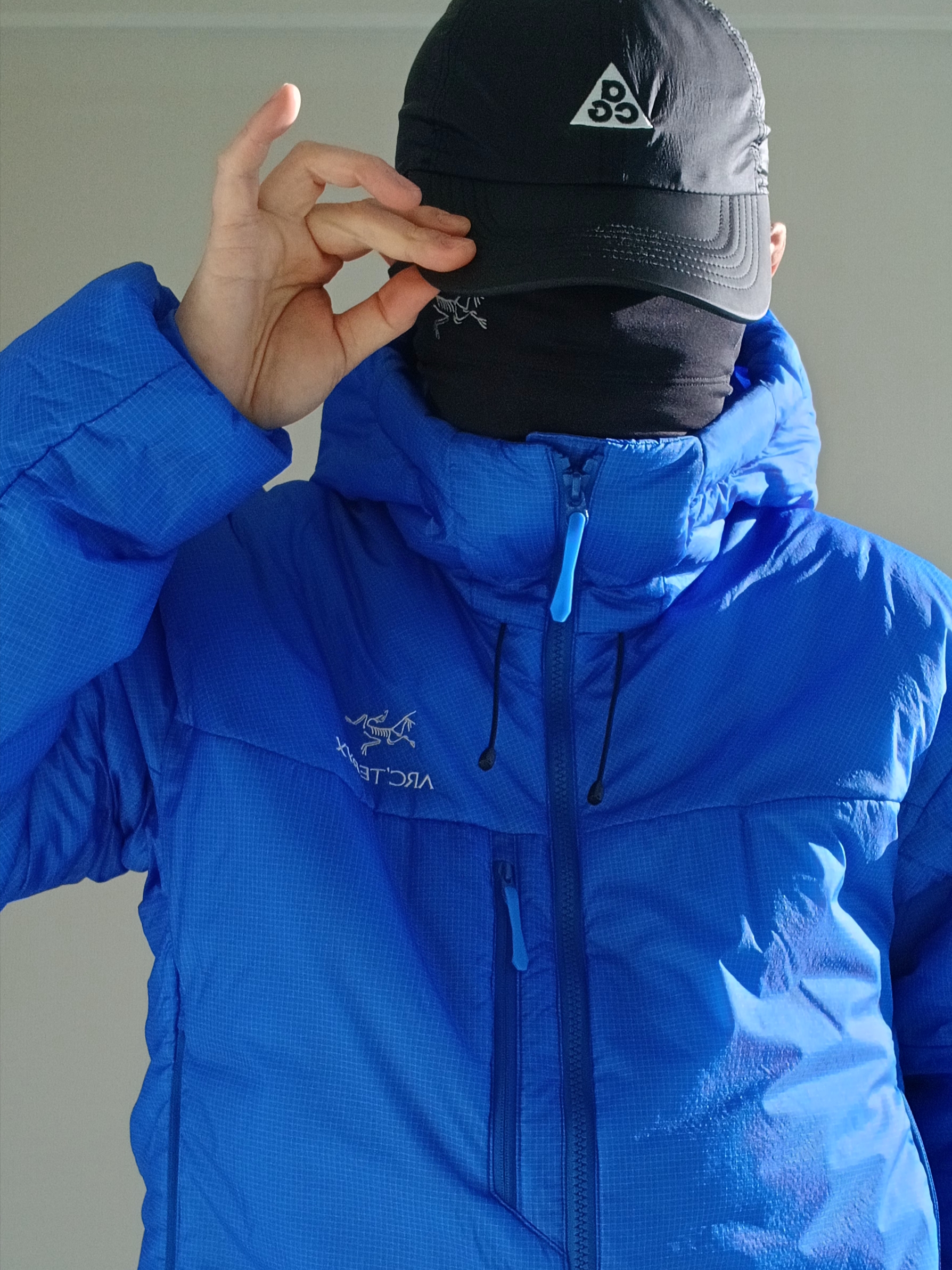 Arc'teryx Nuclei SV Parka  LT Vitality, Nike ACG Trail Cap Black 착용 스타일 - 4