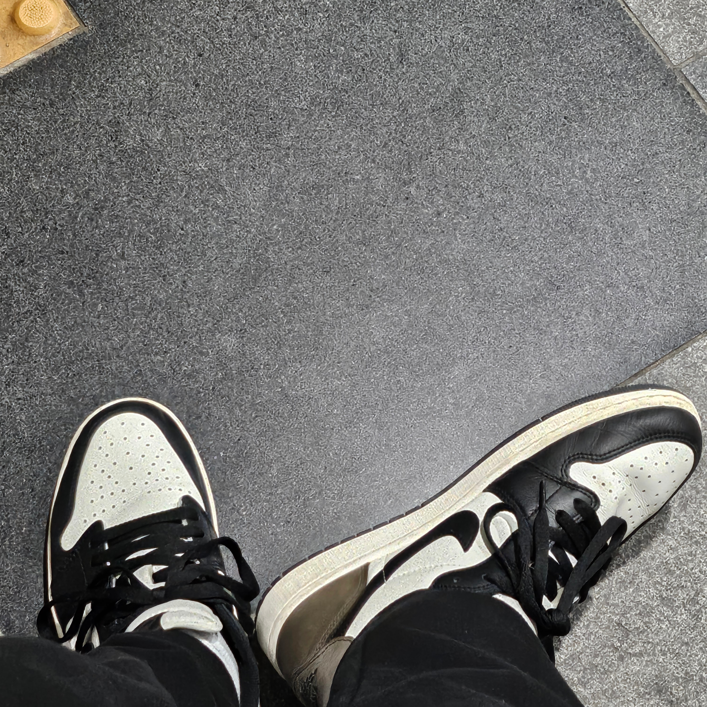Jordan 1 Retro Low OG Mocha 착용 스타일
