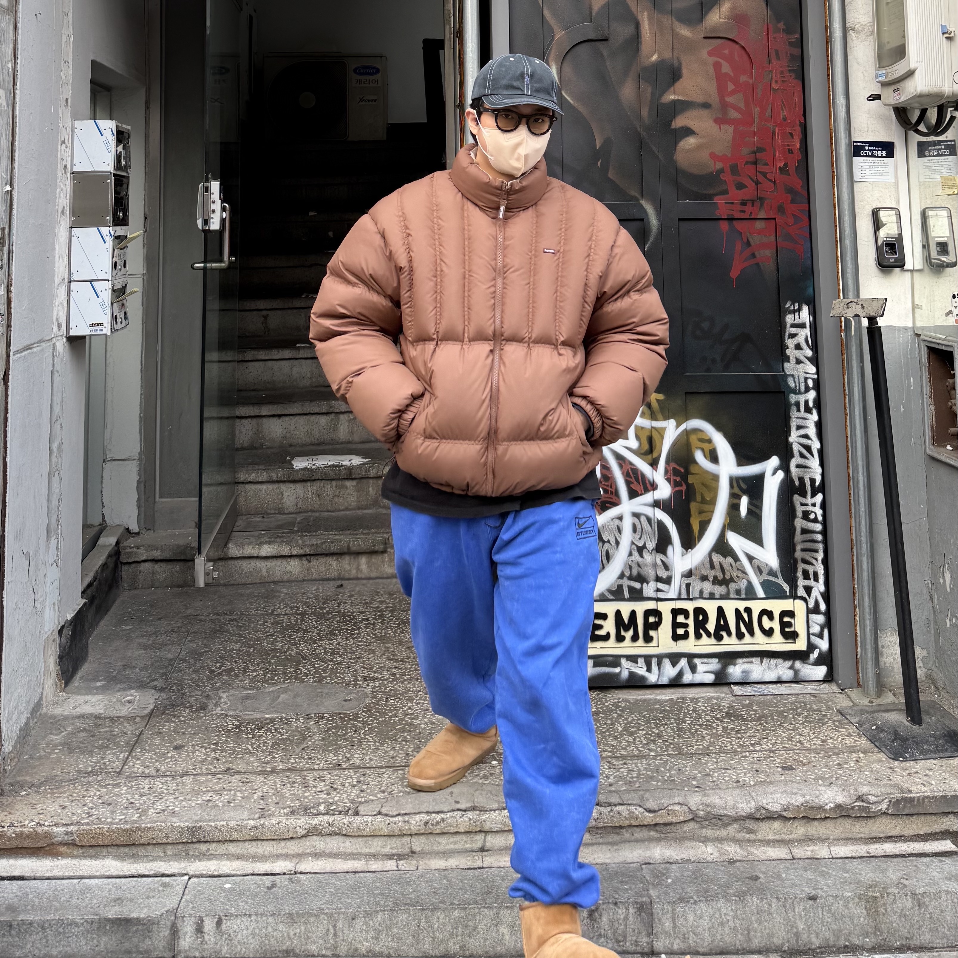 Supreme Flannel Reversible Puffer Jacket Brown - 22FW, Nike x Stussy NRG Acid Washed Fleece Pants Game Royal (DR4025-480) 착용 스타일