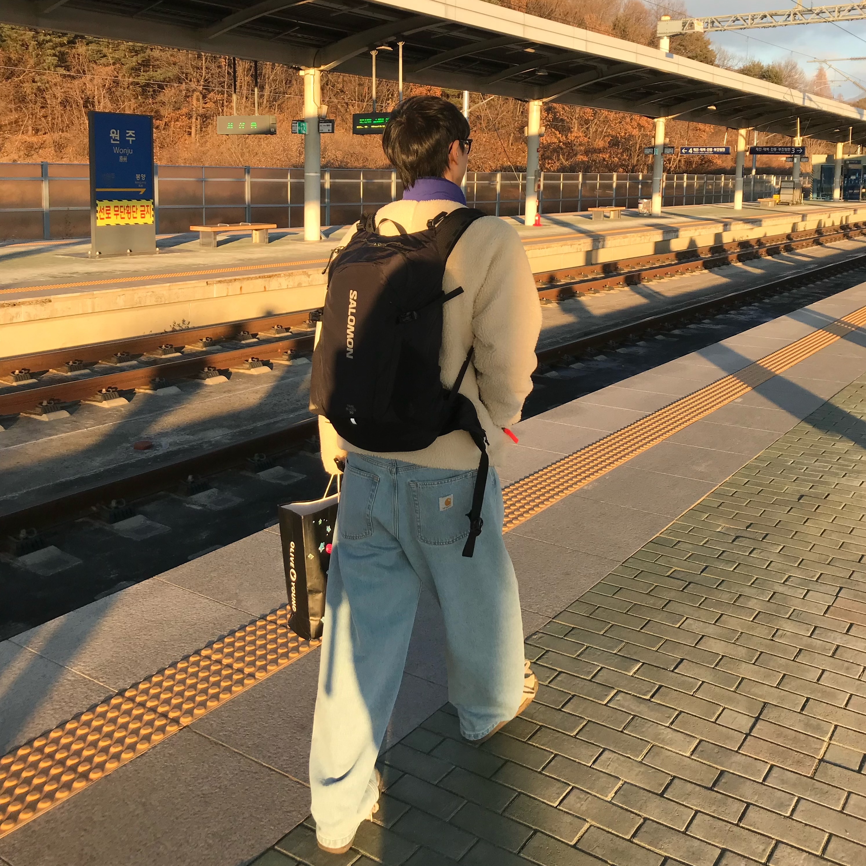 Salomon Trailblazer 30 Black (New Ver.), Carhartt WIP Brandon Pants Blue Heavy Stone Bleached 착용 스타일