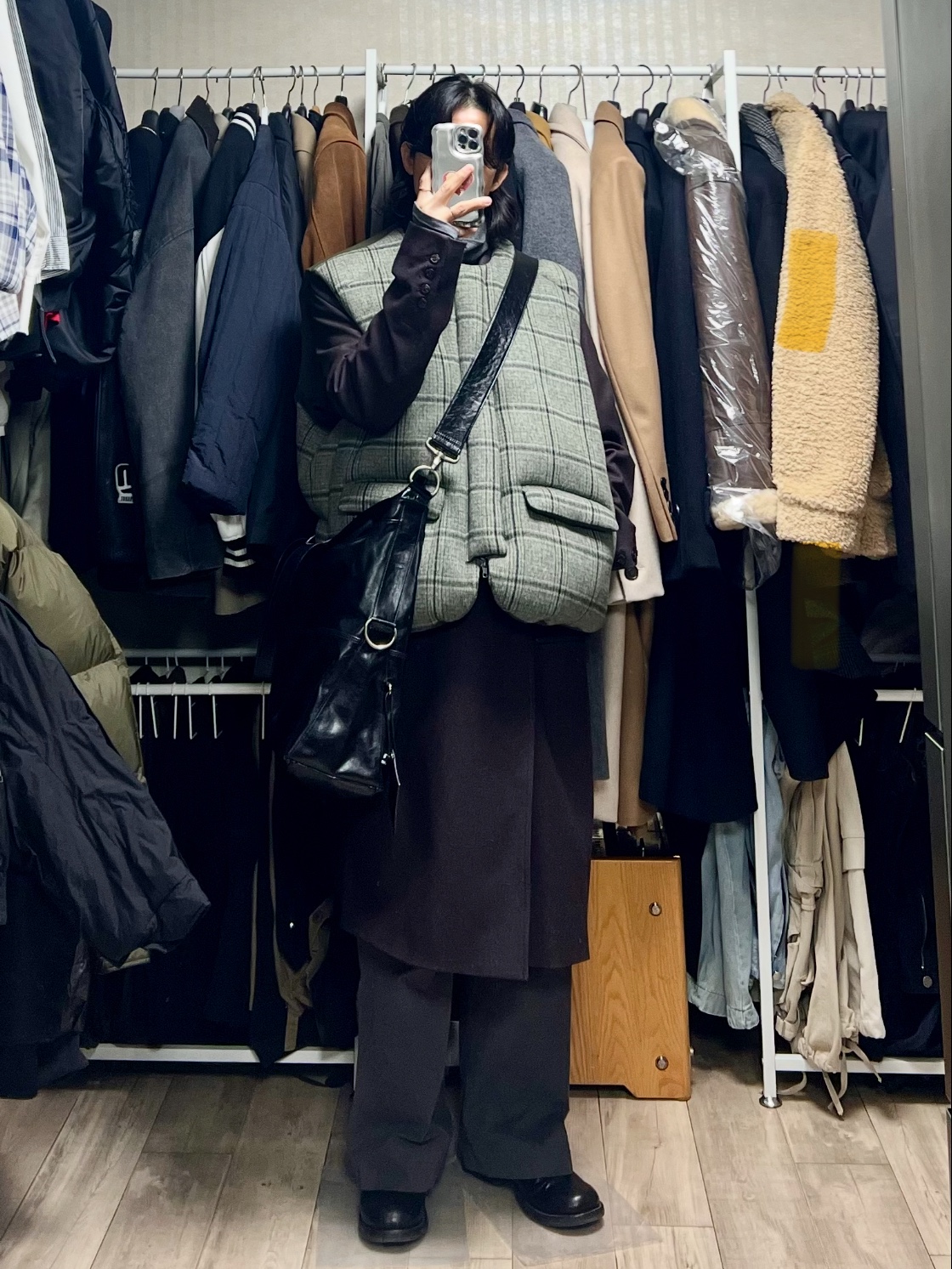 STU Duck Down Padded Wool Check Vest Green 착용 스타일