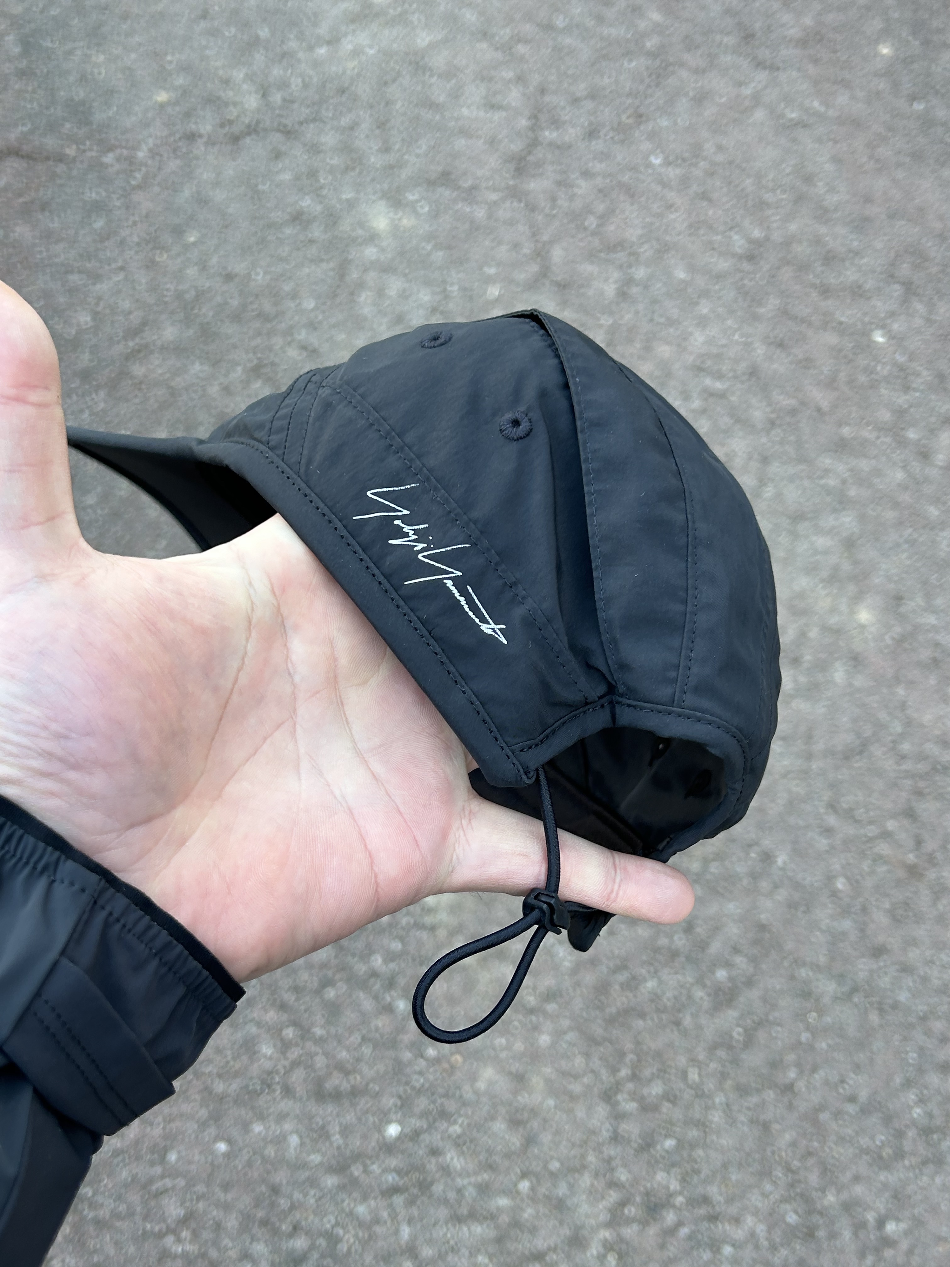Y-3 Run Cap Black, On Running Insulated Weather Jacket Black 착용 스타일 - 2