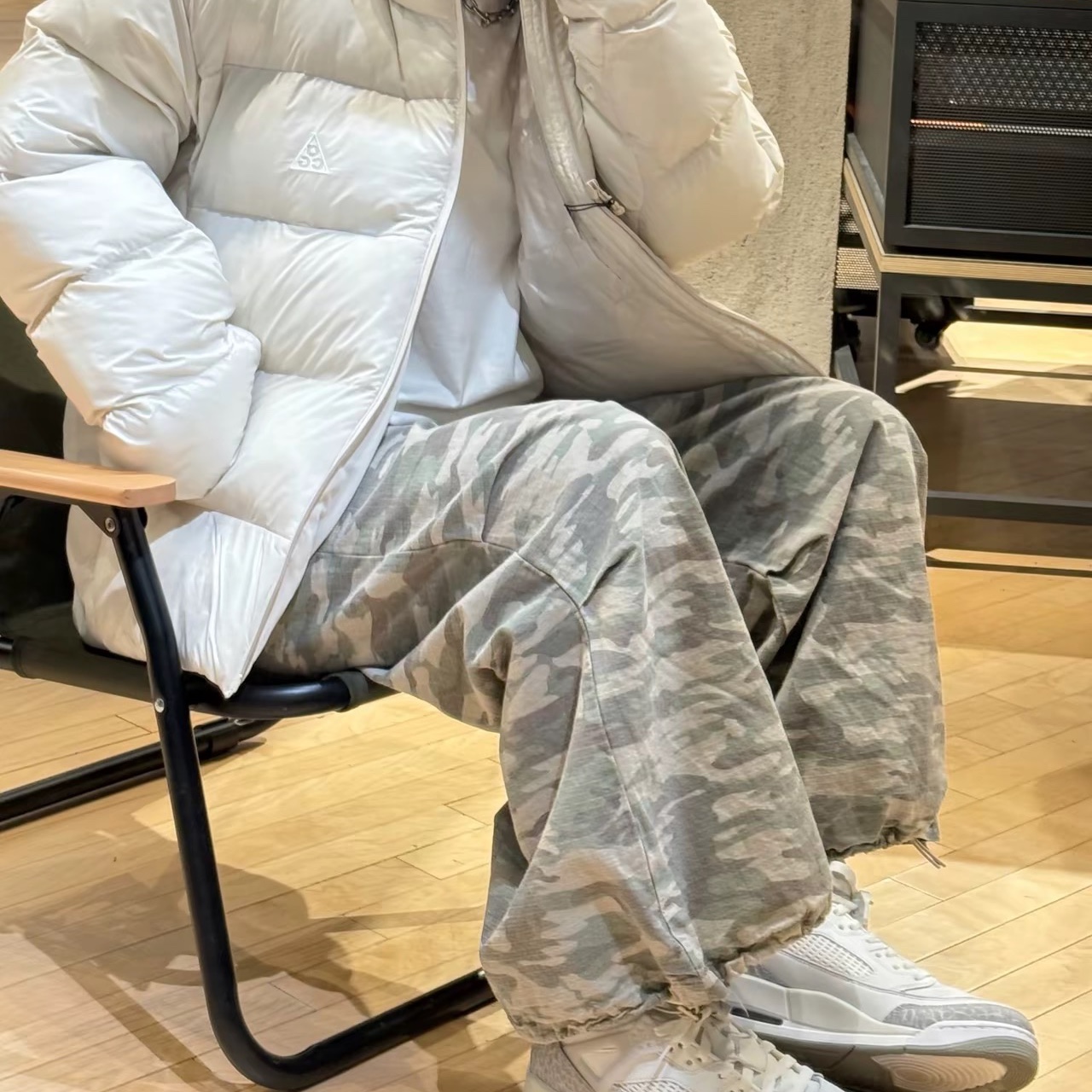 Nike ACG Lunar Lake PrimaLoft Therma-FIT ADV Loose Hooded Jacket Light Orewood Brown Summit White - US/EU 착용 스타일 - 3