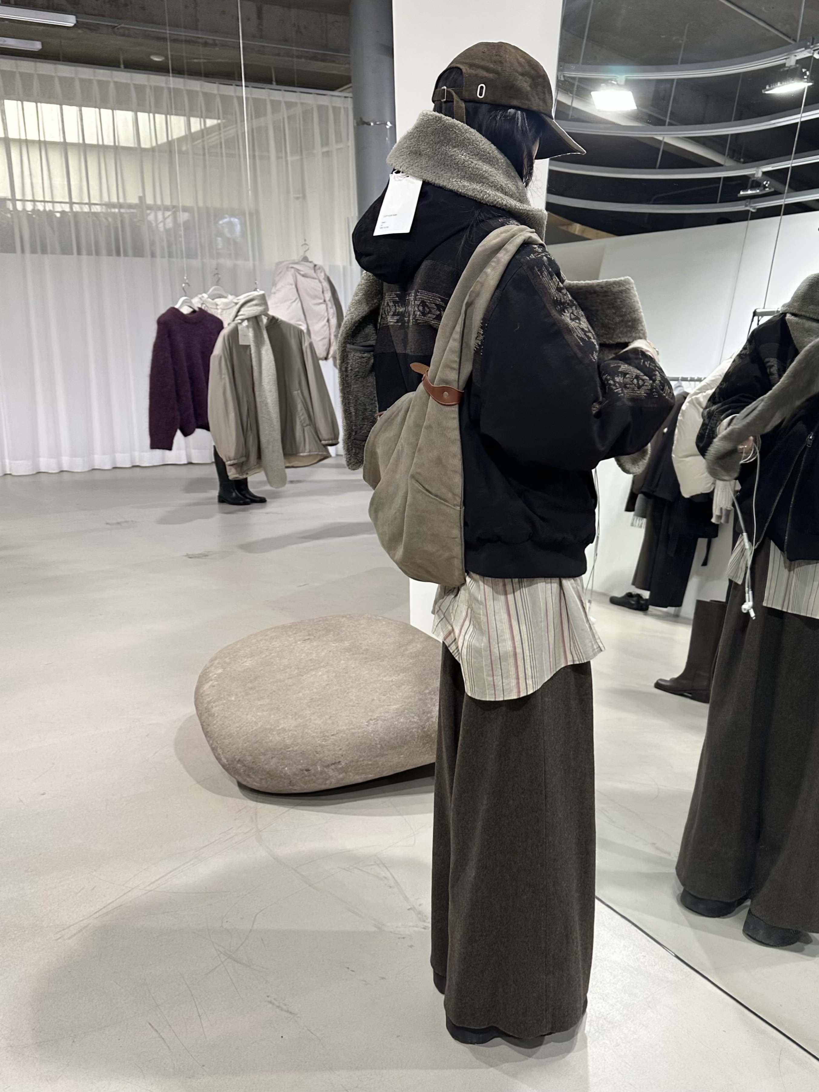 Kapital No.6 Canvas Snufkin Bag Khaki 착용 스타일 - 3