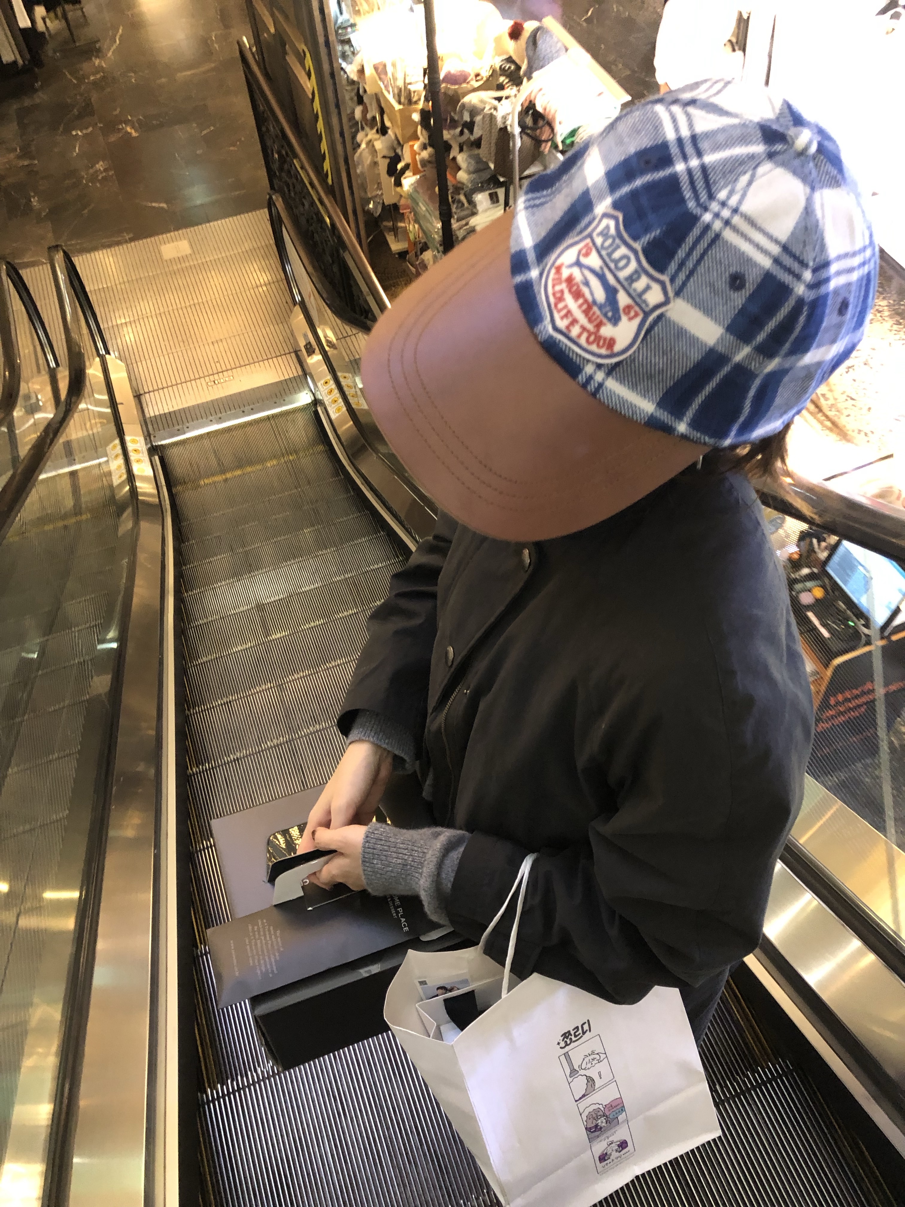 [10% 적립] [KREAM Limited Edition The Trophy Fishing Club] Polo Ralph Lauren Long Bill Flannel Cap Assorted - 25FW, Bearbrick x Tom and Jerry Tom Costume Ver. 1000% 착용 스타일 - 3
