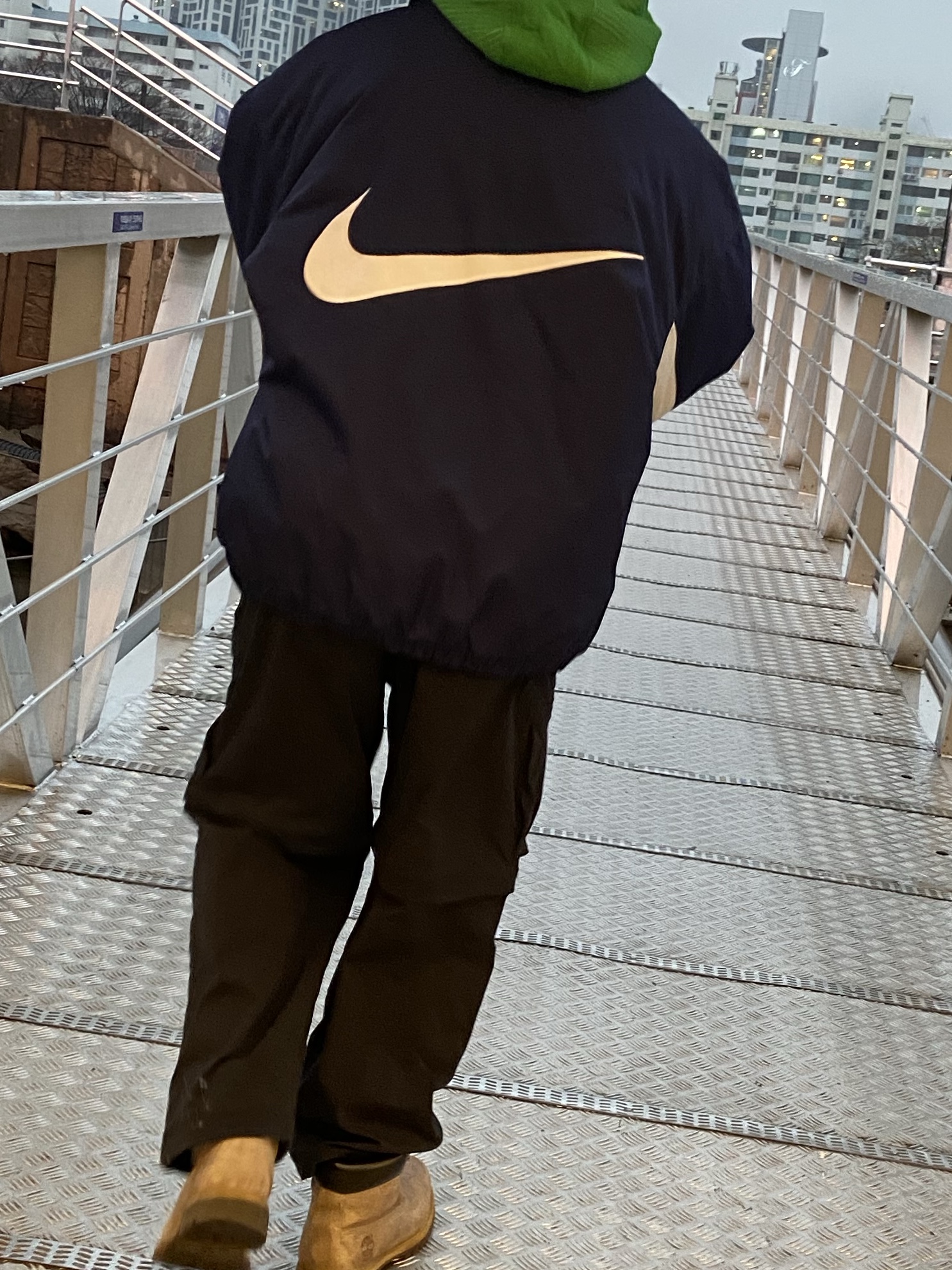 Nike x Off-White Engineered Hoodie Kelly Green - Asia, Nike Solo Swoosh Puffer Midnight Navy White - Asia 착용 스타일