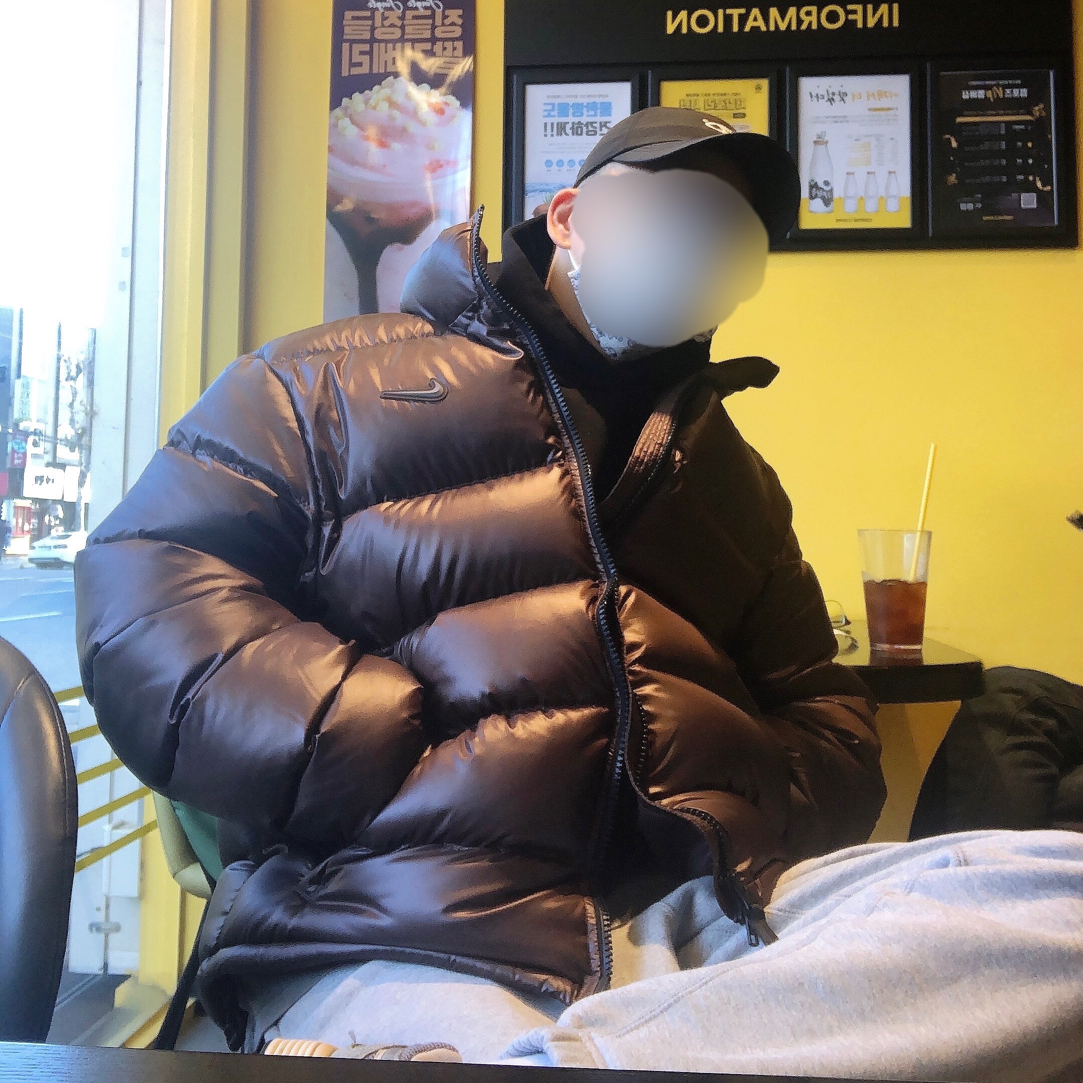 Yeezy YZY Hoodie Black, Nike x Drake Nocta Sunset Puffer Jacket Baroque Brown Olive Grey - Asia 착용 스타일