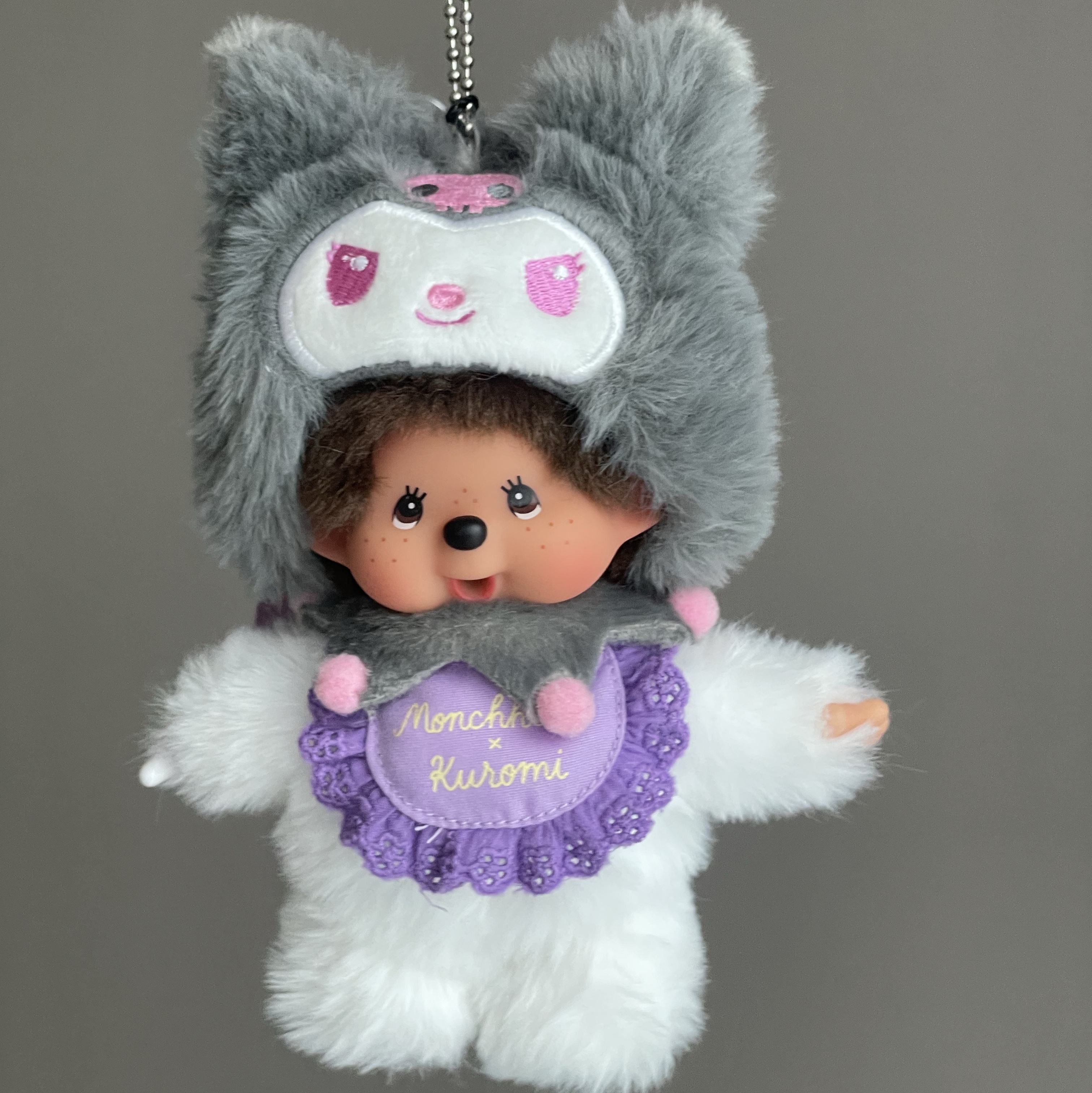 Monchhichi x Sanrio Characters Kuromi Chimutan Keychain 착용 스타일