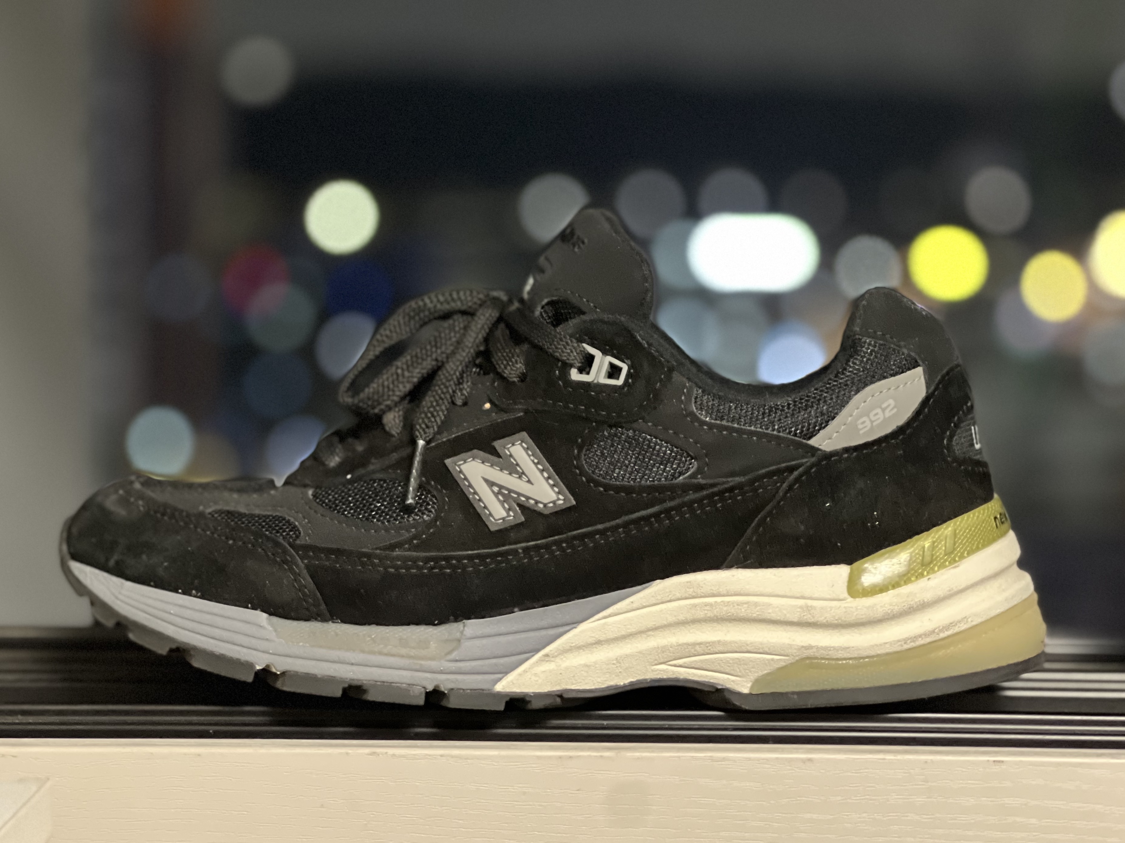 New Balance 992 Made in USA Core Grey Silver Metallic, New Balance 992 Made in USA Maroon 착용 스타일 - 3