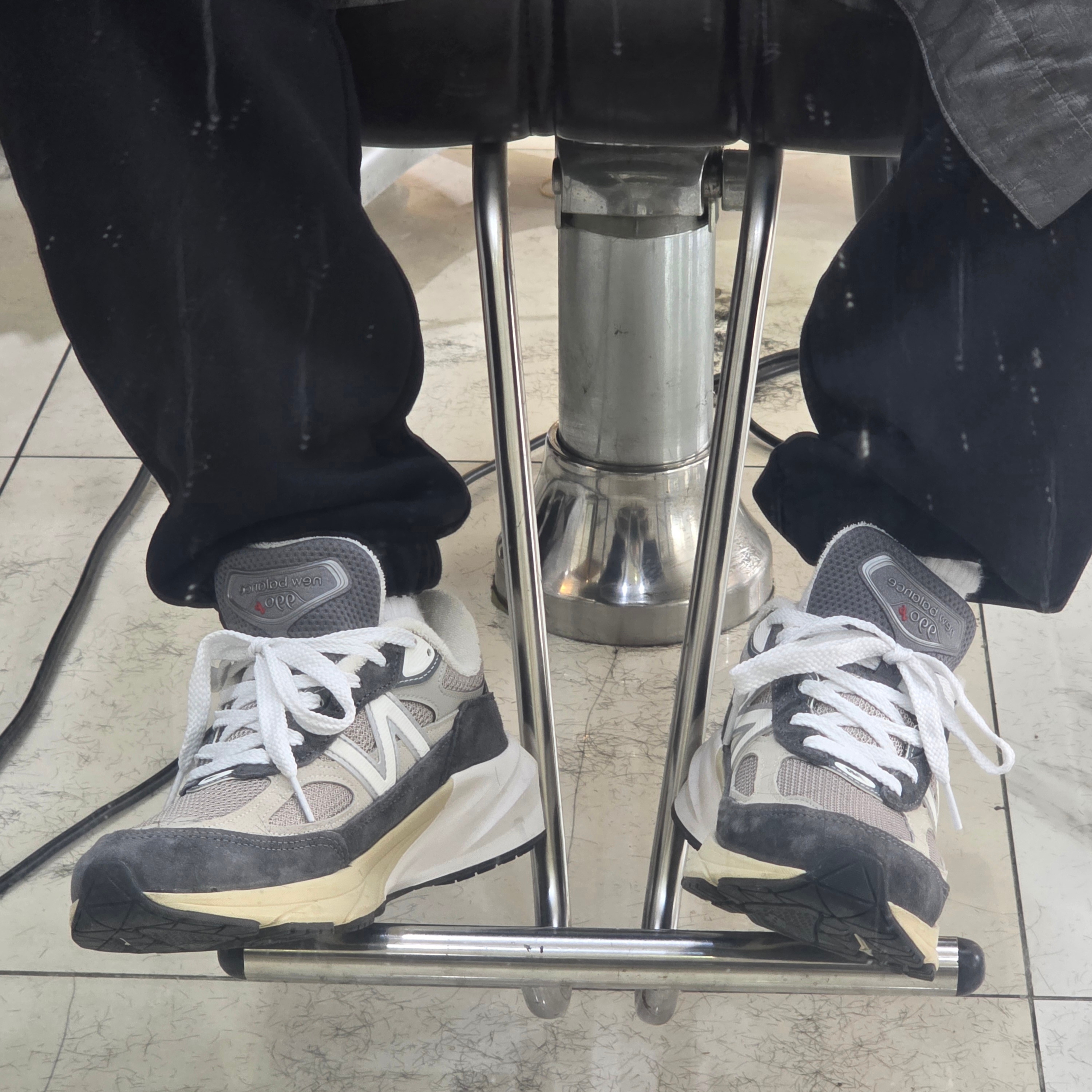 New Balance 990v6 Made in USA Castlerock Moonrock 착용 스타일