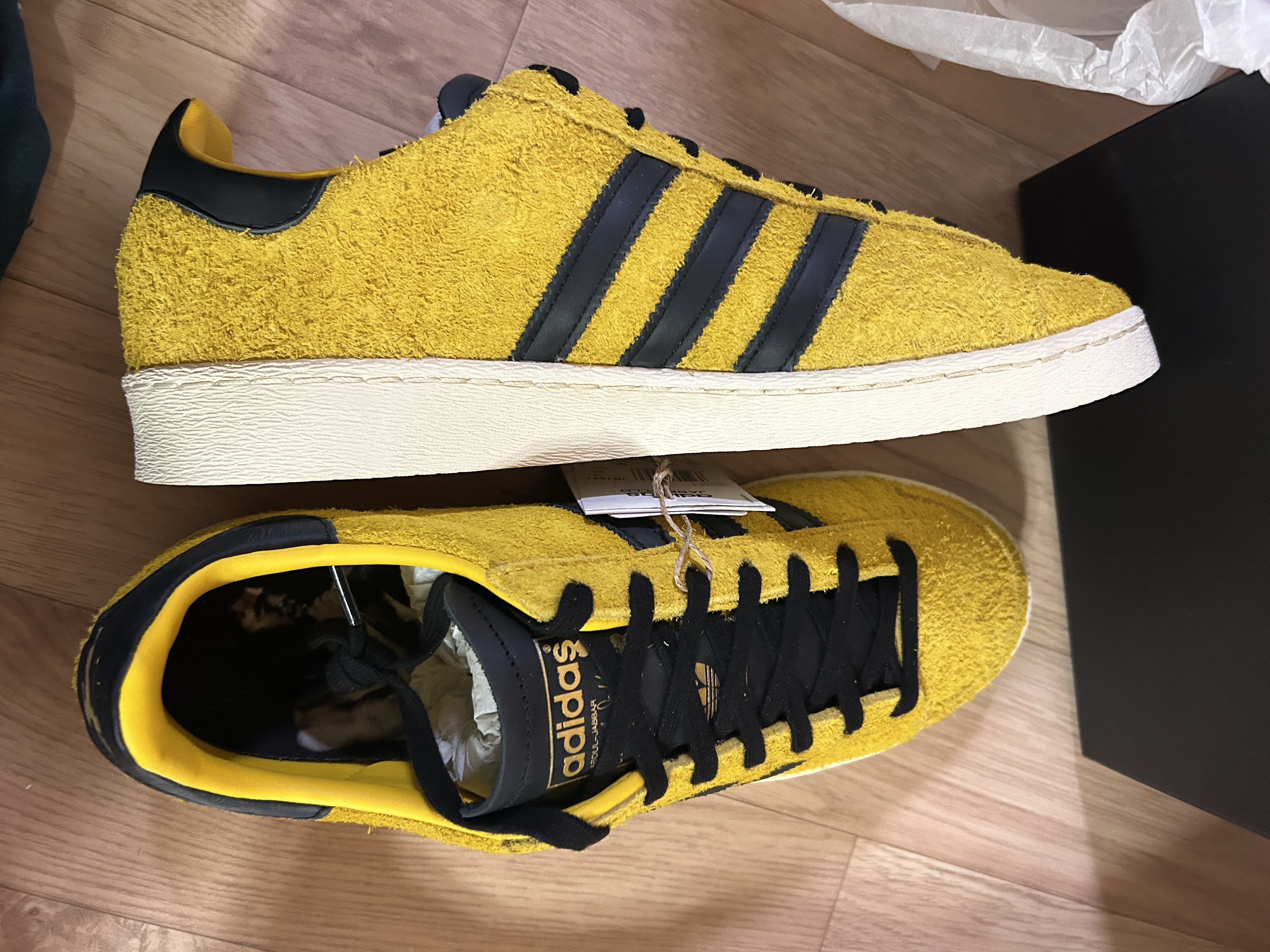 Adidas x Bruce Lee Jabbar Low Supplier Colour Core Black 착용 스타일