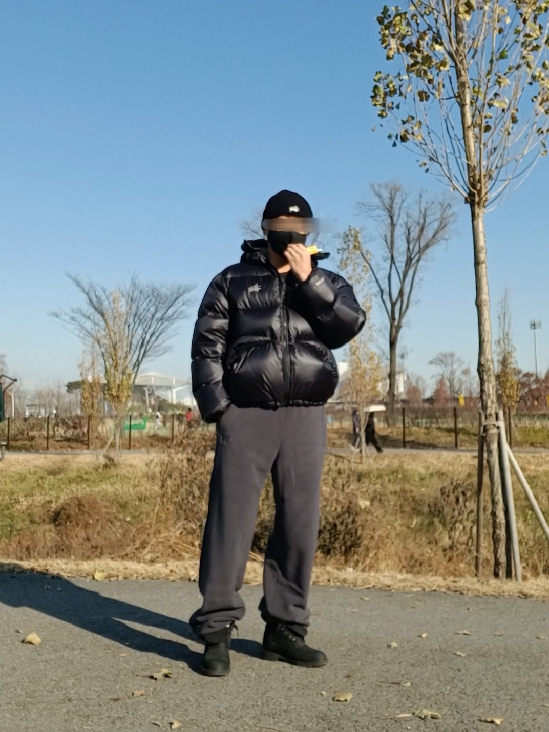 Stussy Down Parka Micro Ripstop Phantom Black, Stussy Basic Cuff Beanie Black 착용 스타일