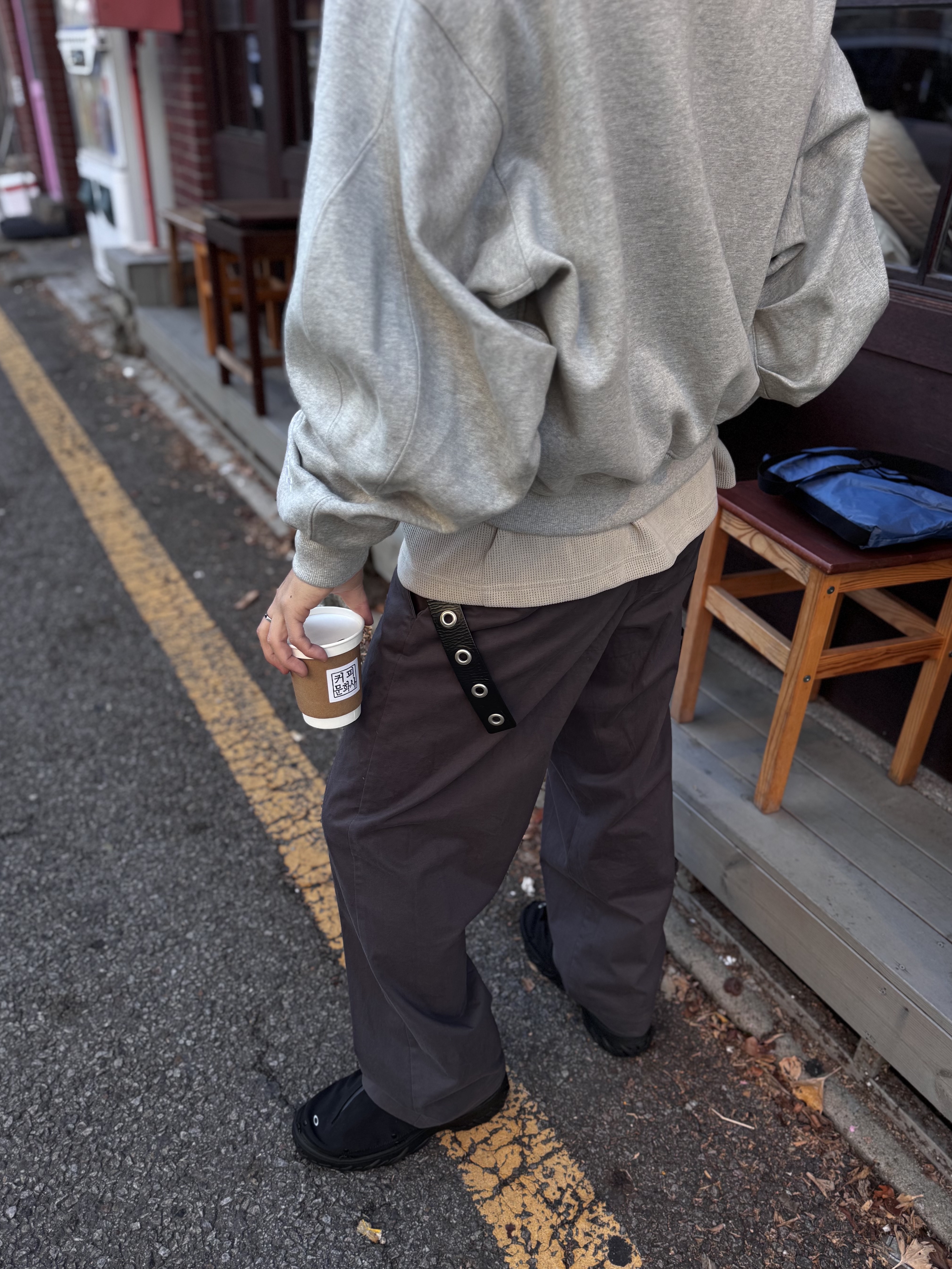 Oakley Meridian Low Ext Blackout 착용 스타일 - 5
