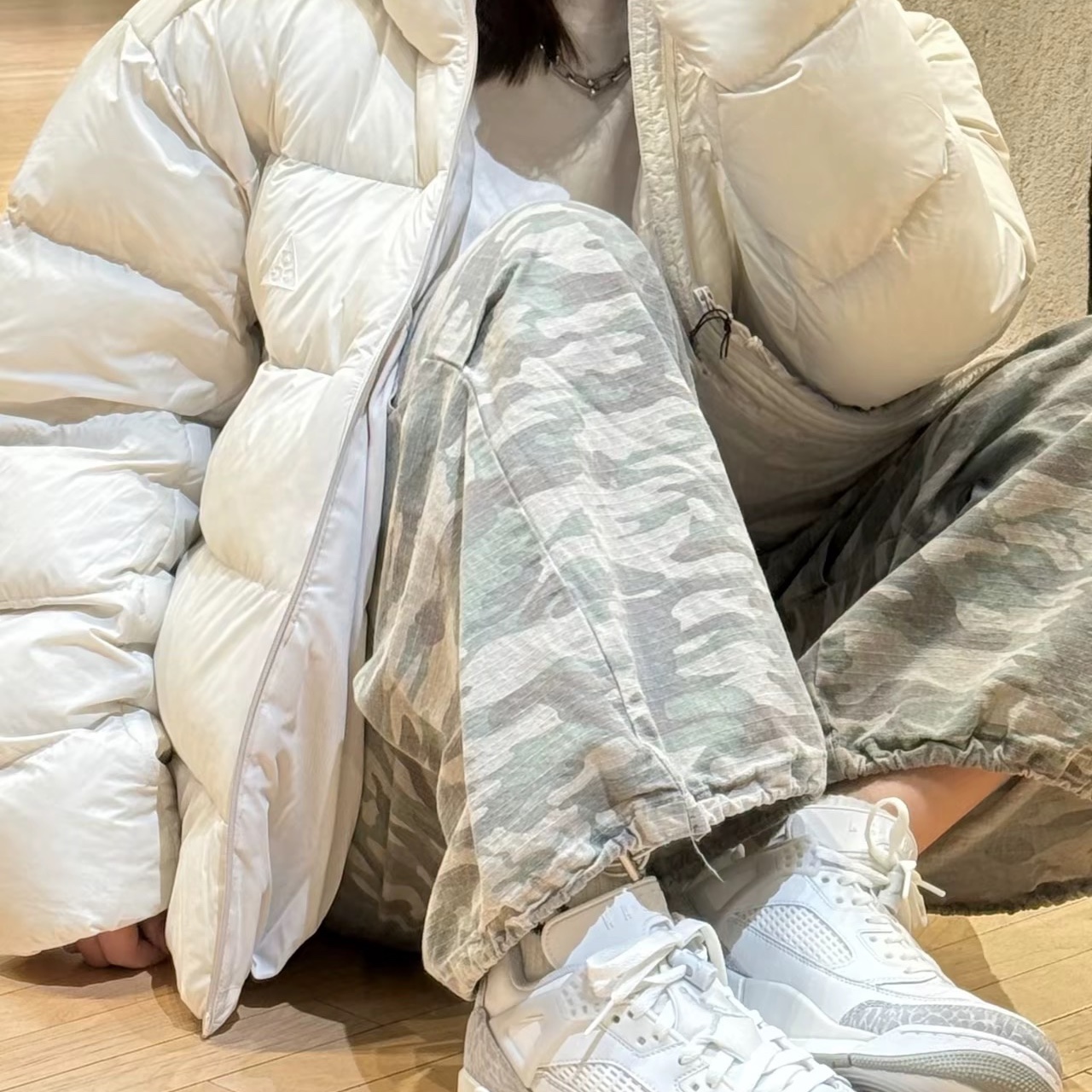 Nike ACG Lunar Lake PrimaLoft Therma-FIT ADV Loose Hooded Jacket Light Orewood Brown Summit White - US/EU 착용 스타일 - 4