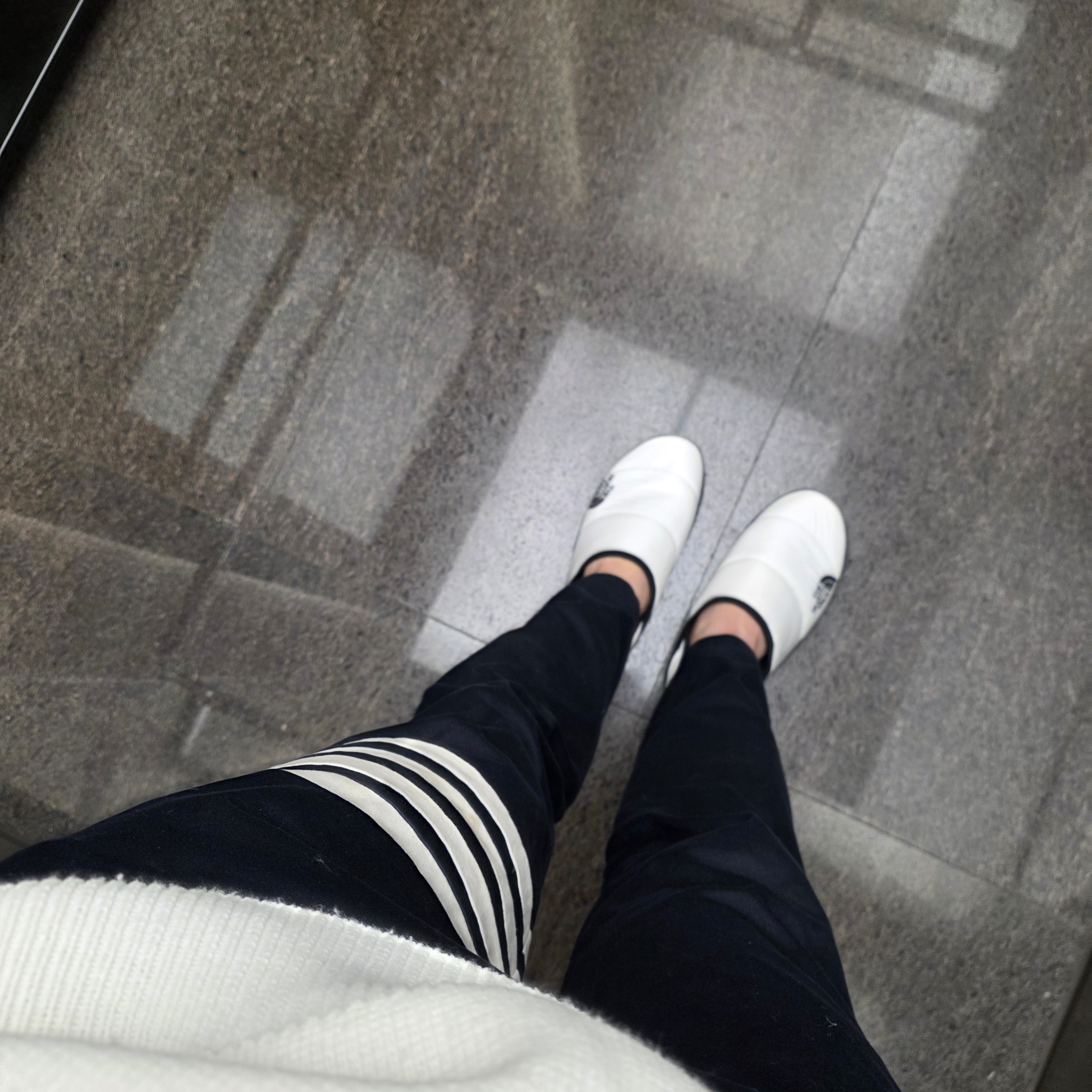 The North Face Nuptse Mule White 착용 스타일