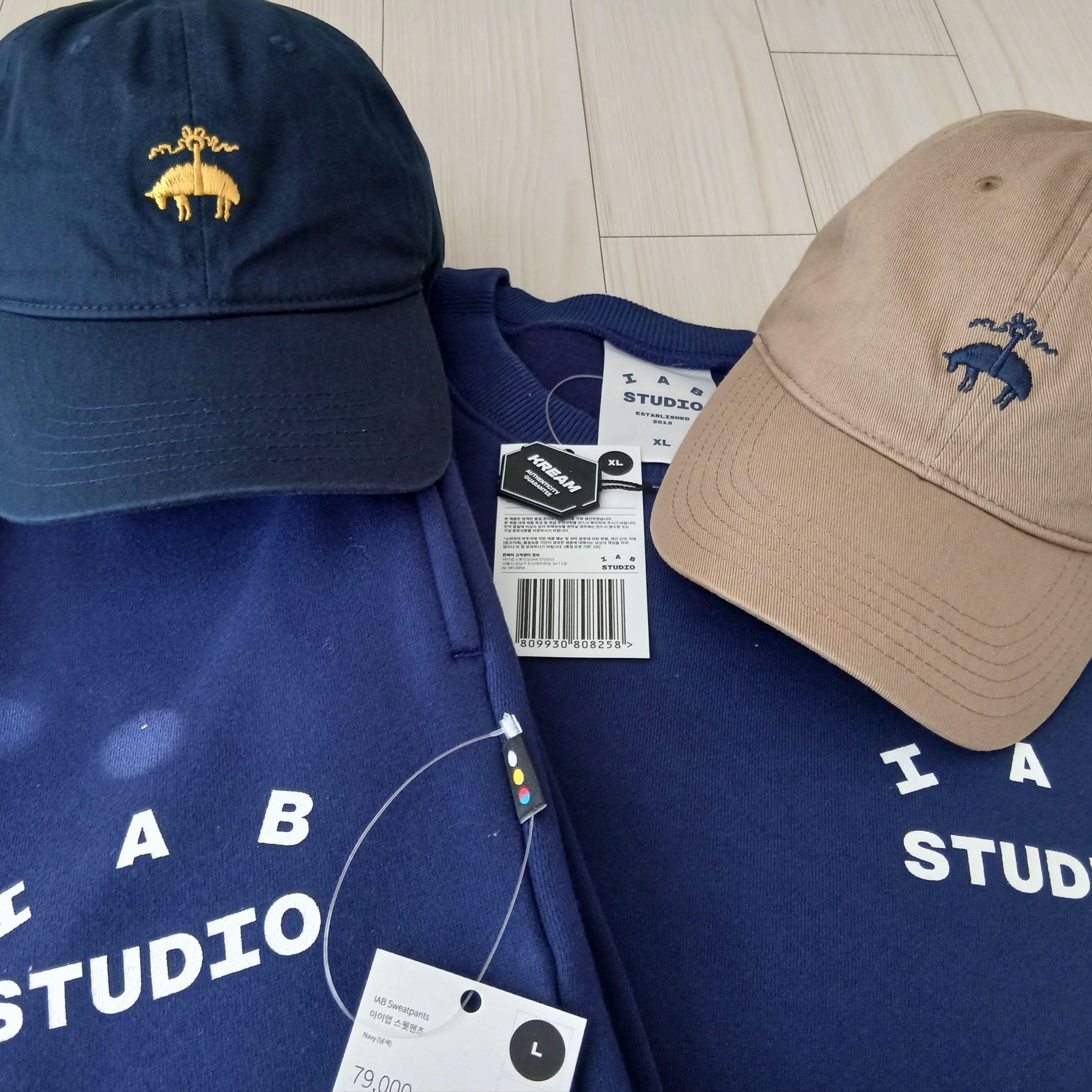 IAB Studio IAB Original Sweatshirt Navy, IAB Studio IAB Original Sweatpants Navy 착용 스타일 - 3