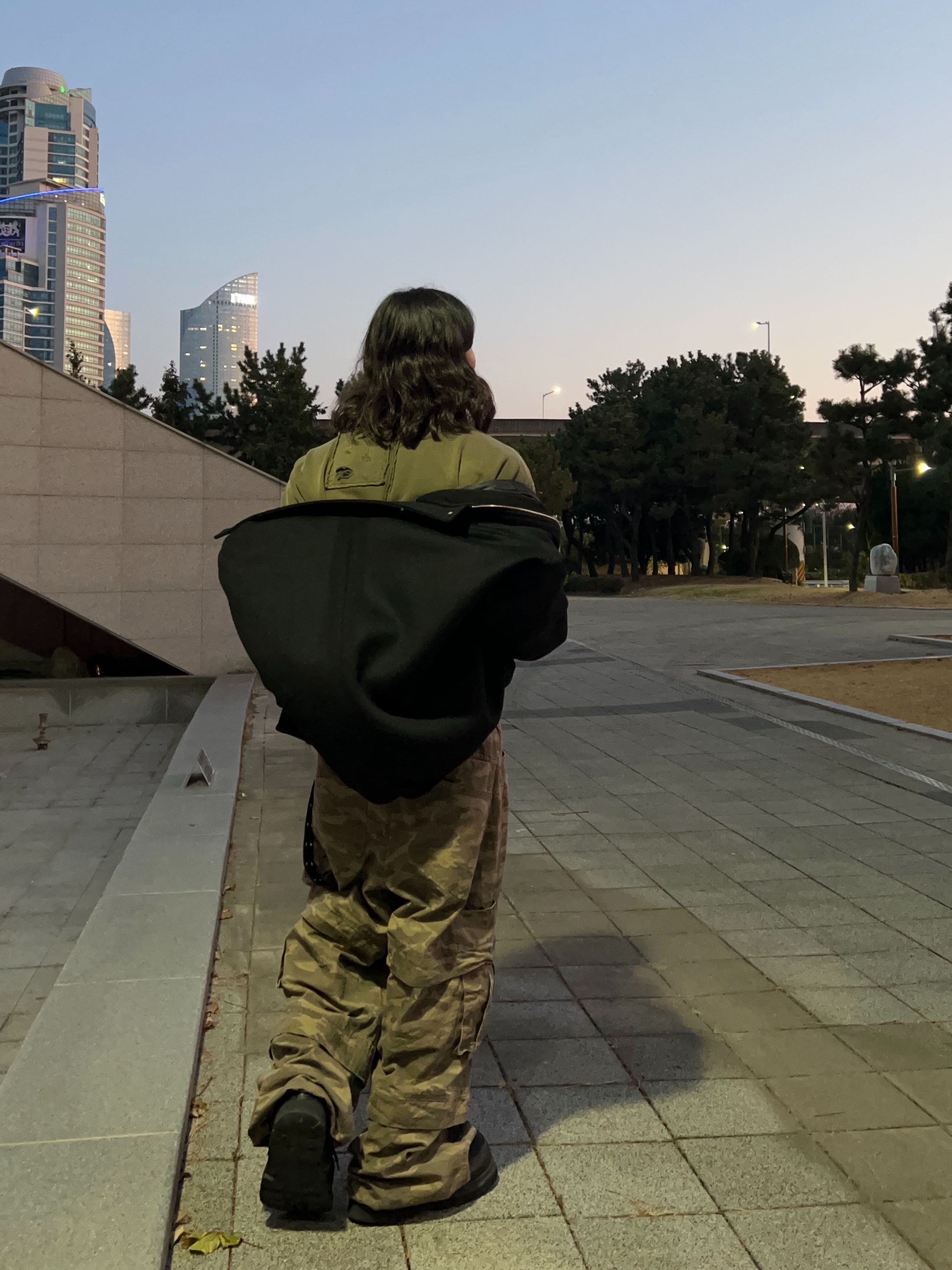 Undermycar Multi Patched Vintage Gaor Zip-Up Khaki - 25SS, [KREAM Exclusive] Kamien Titan Baggy Pants Kream Camo 착용 스타일 - 7