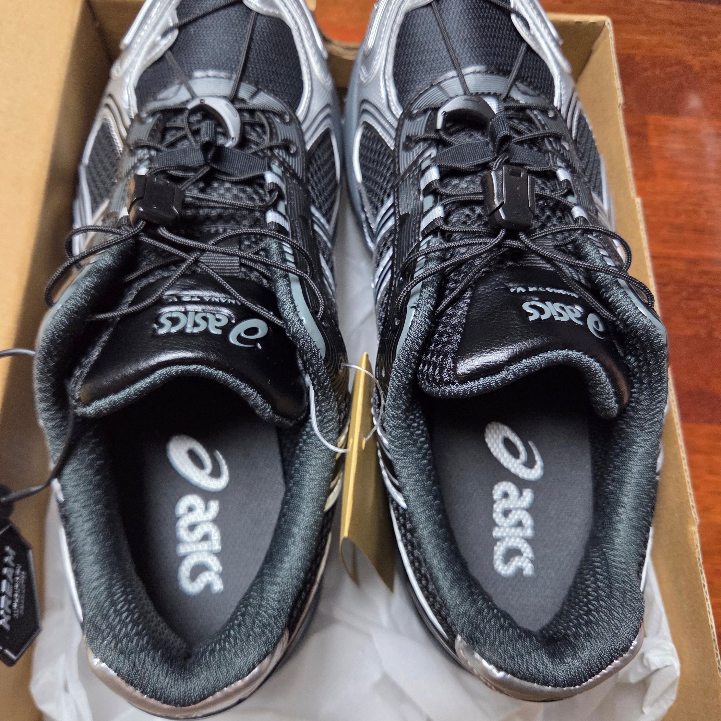 Asics Gel-Kahana TR V4 Carbon Black 착용 스타일 - 2
