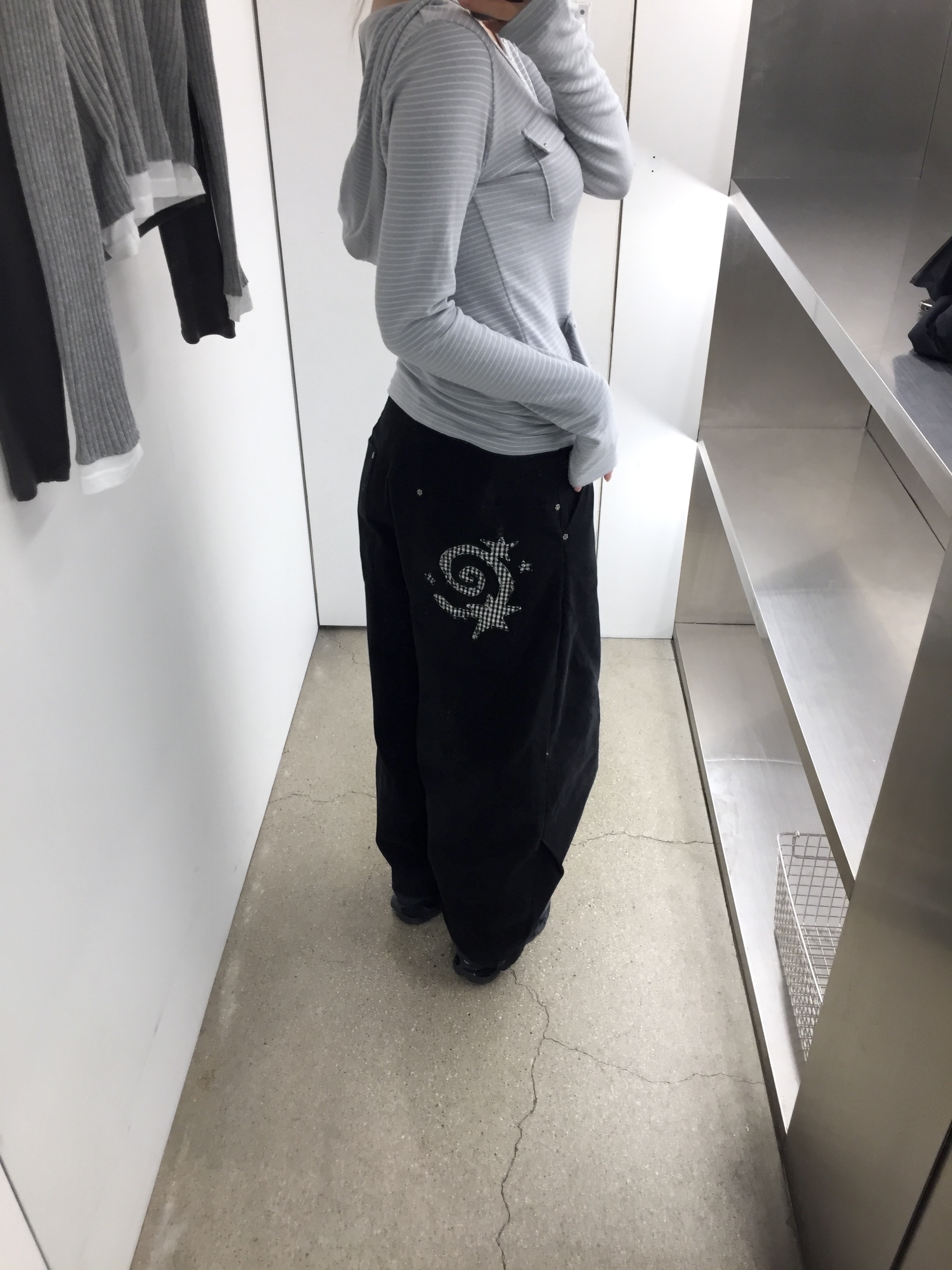 DANDEL Spiral Star Balloon Pants Black, [KREAM 단독] Mizuno Wave Prophecy LS Odyssey Gray Black Metallic Gray 착용 스타일 - 3