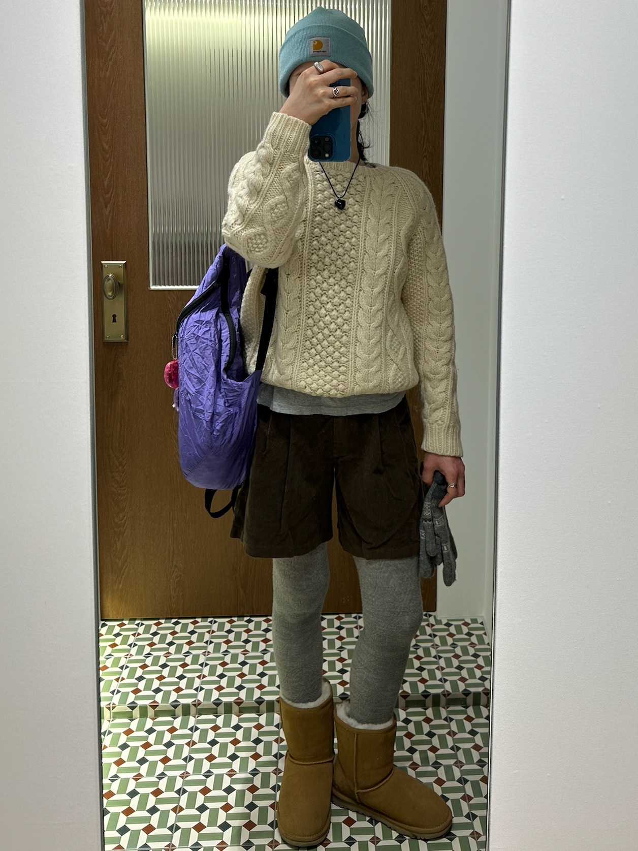 UGG Classic Short Boots Chestnut, Ticket to the Moon Mini Backpack Purple (15L) 착용 스타일 - 2