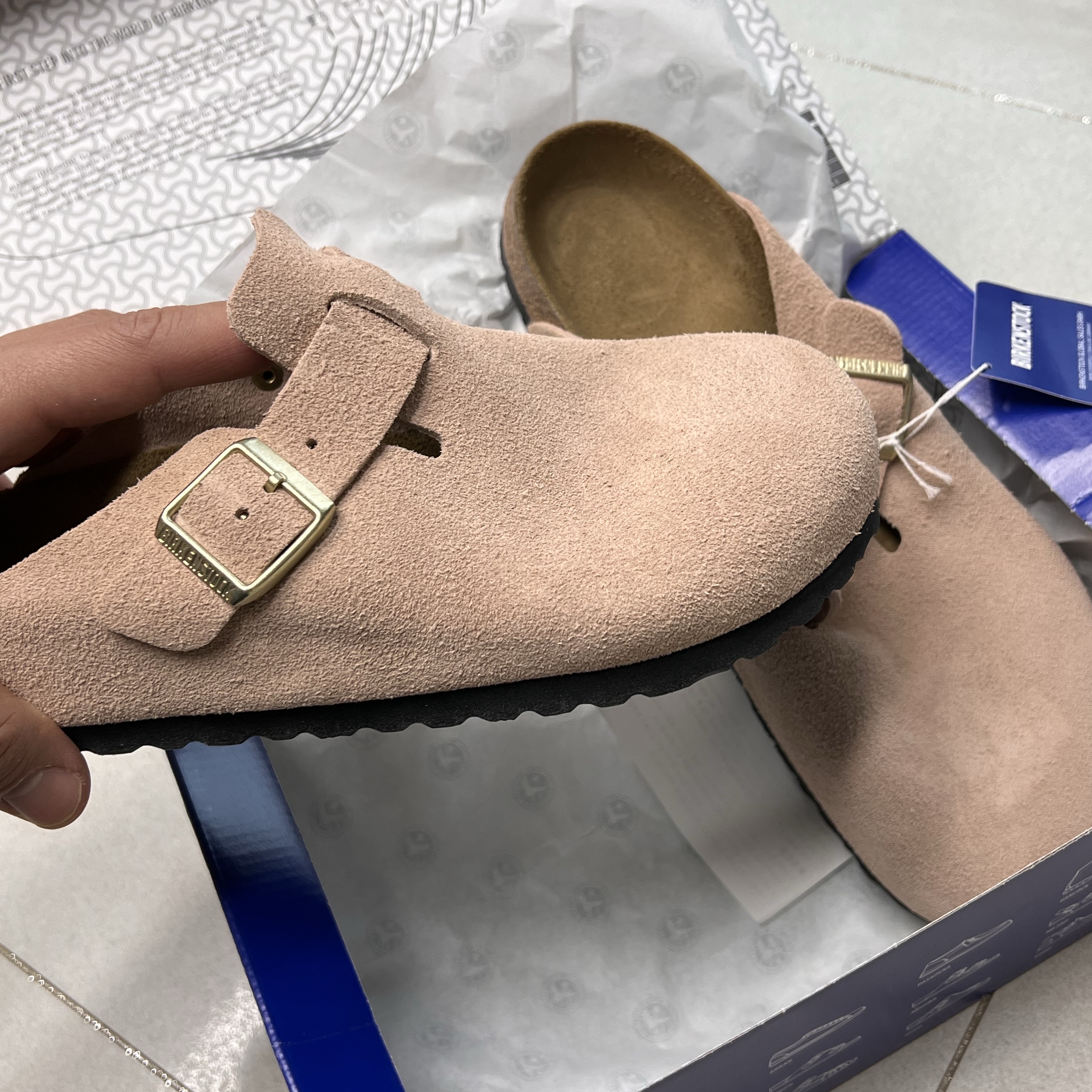 Birkenstock Boston Suede Leather Light Rose - Regular 착용 스타일