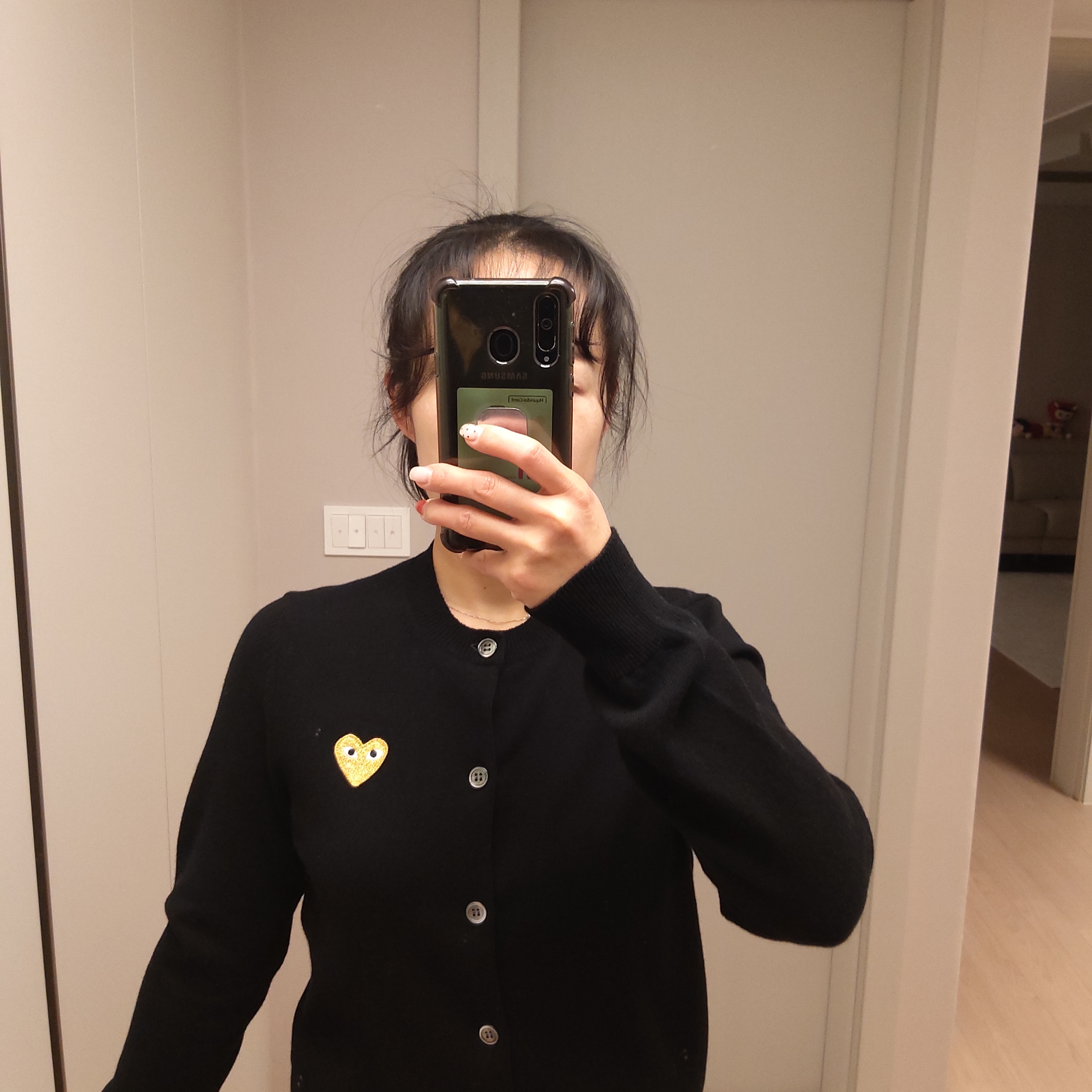 Play Comme des Garcons Gold Heart Knit Cardigan Black 착용 스타일