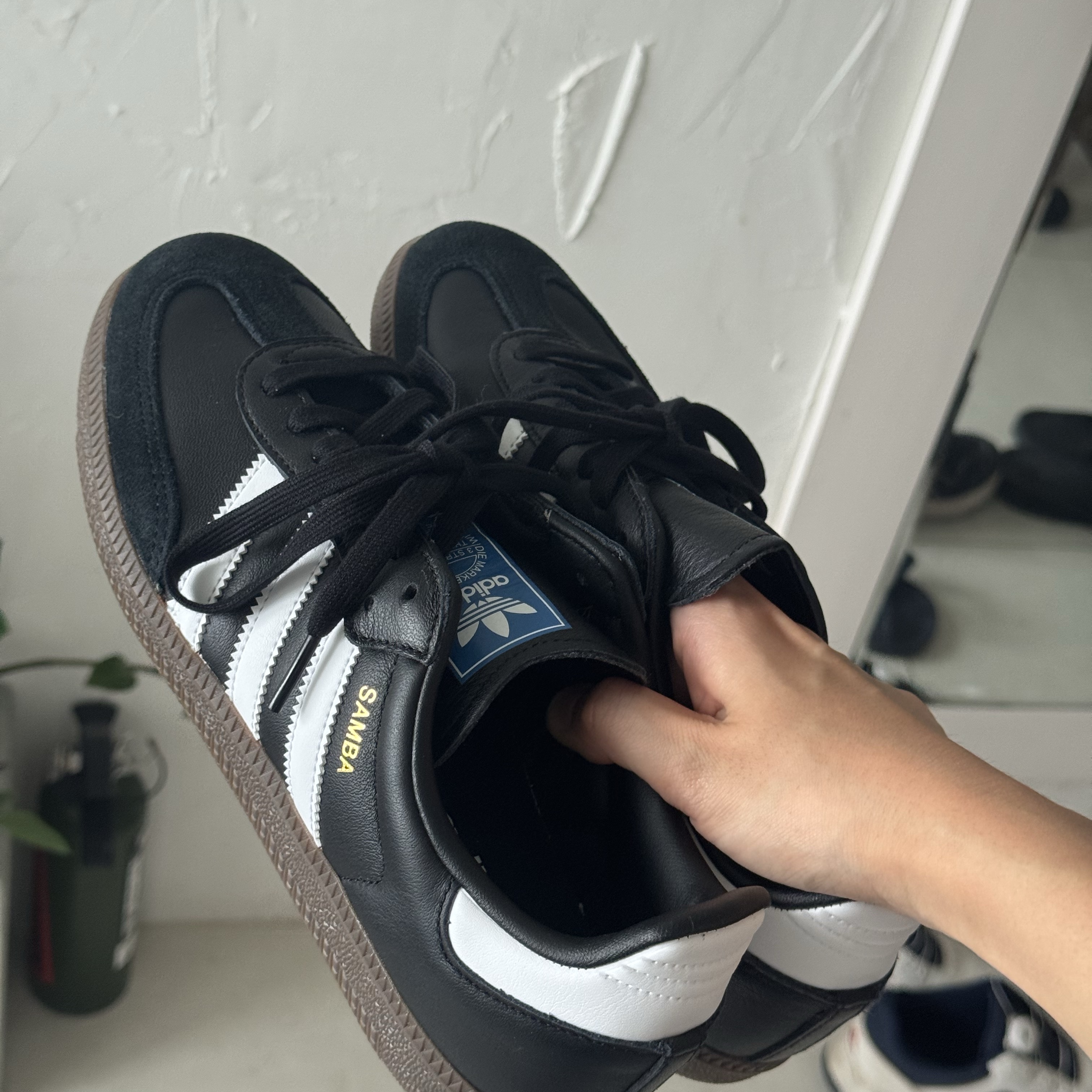 Adidas Samba OG Black White Gum 착용 스타일 - 2