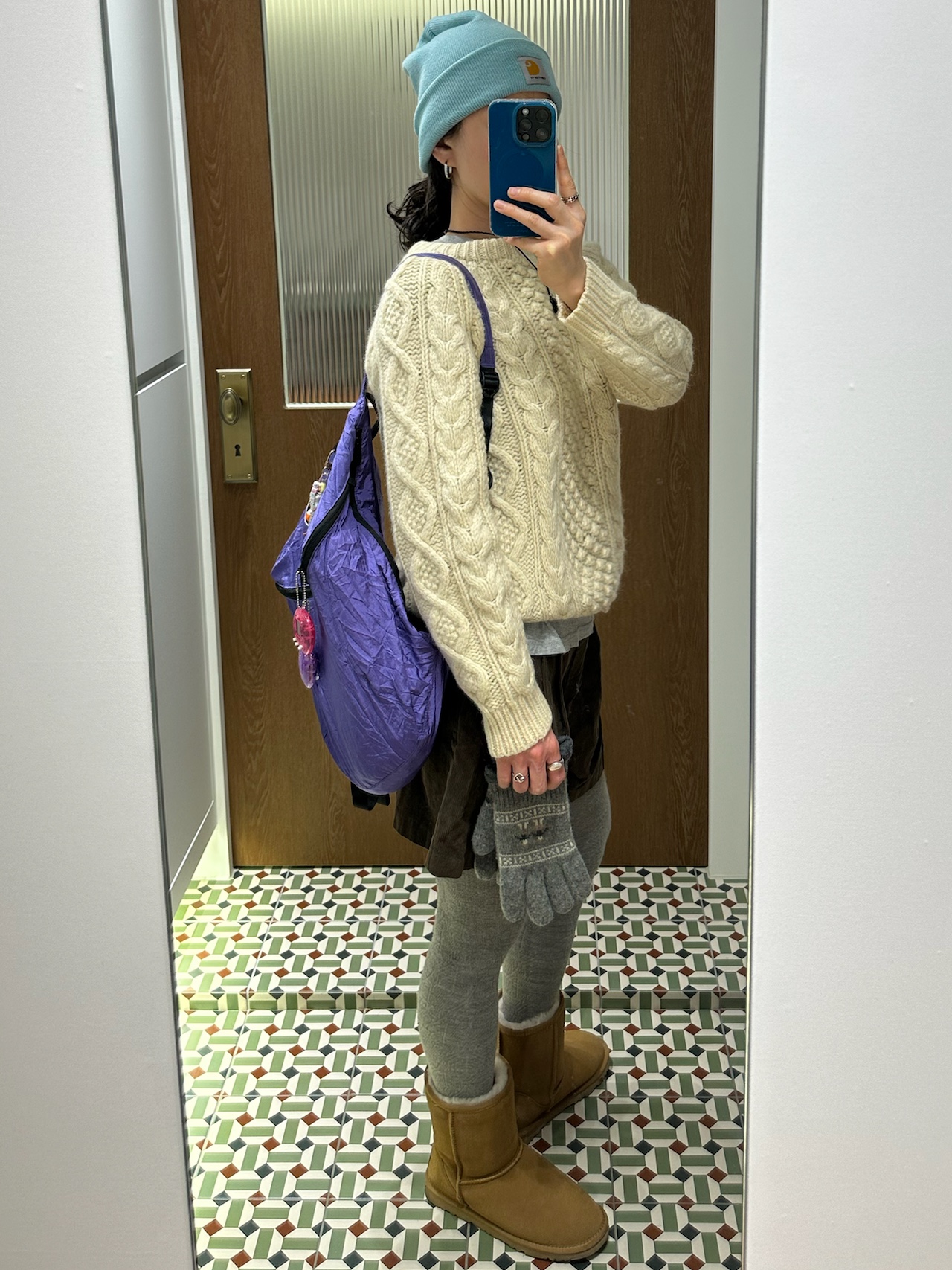 UGG Classic Short Boots Chestnut, Ticket to the Moon Mini Backpack Purple (15L) 착용 스타일 - 1