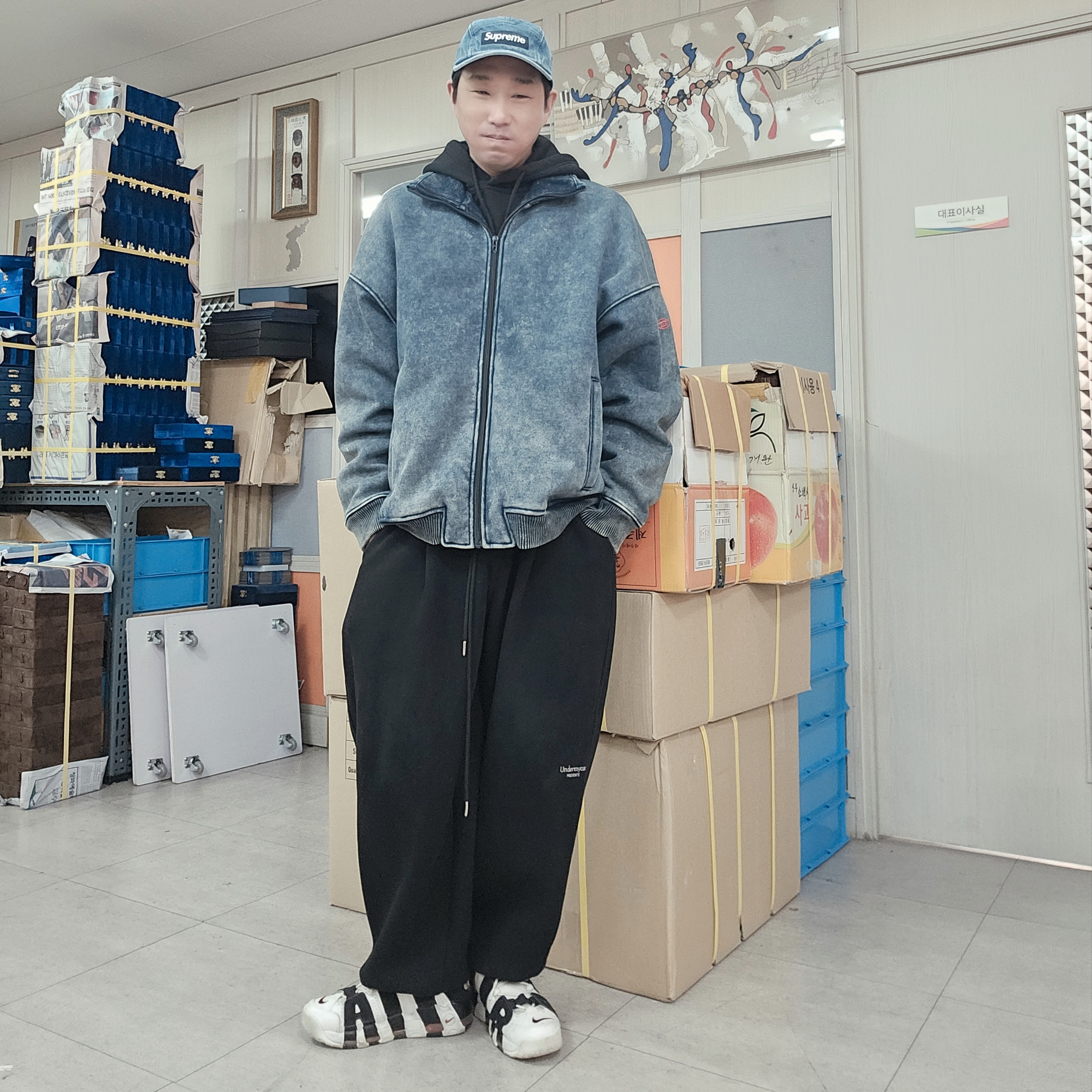 Nike Air More Uptempo Scottie Pippen, Supreme Washed Chino Twill Camp Cap Denim - 24FW 착용 스타일 - 1
