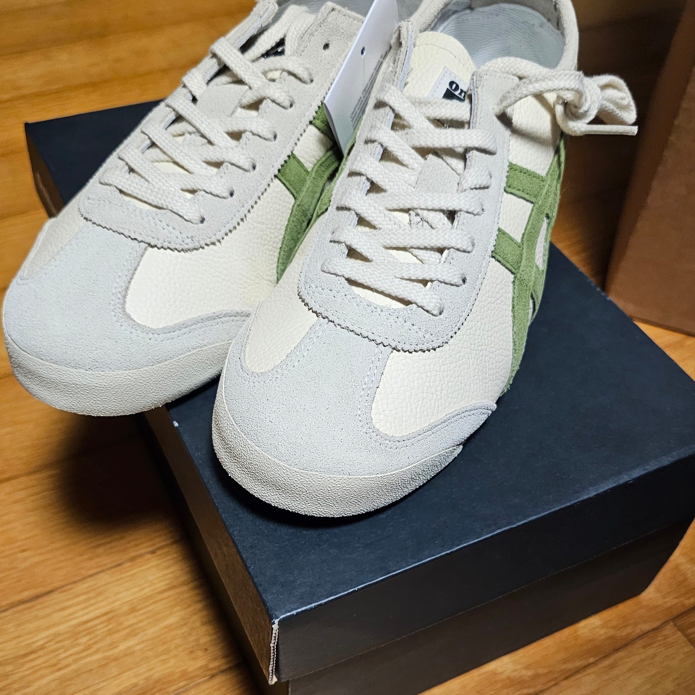 Onitsuka Tiger Mexico 66 Vintage Birch Cactus Green 착용 스타일