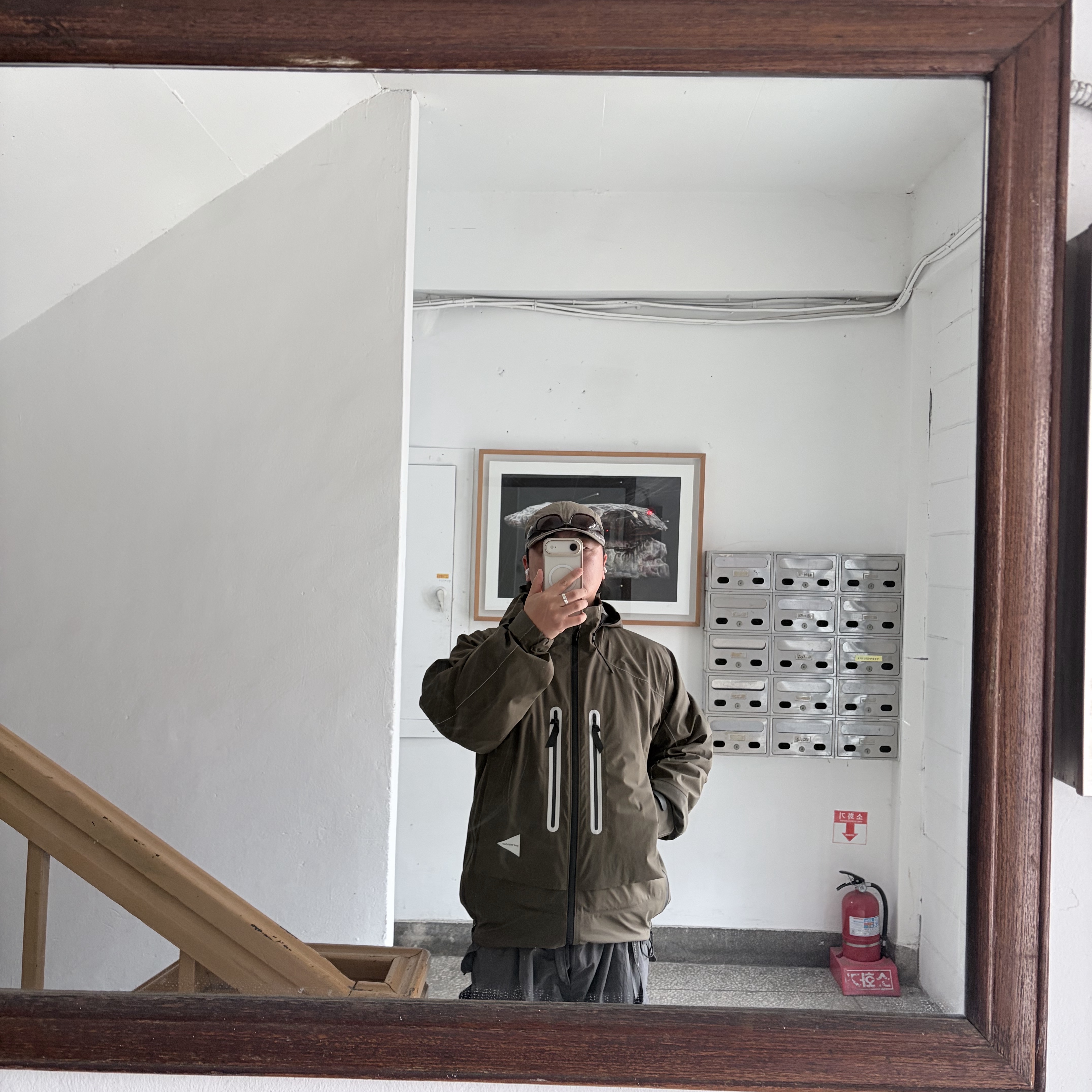 And Wander JQ Tape Cap khaki, And Wander Pertex Shield Rain Jacket Dark Gray 착용 스타일 - 1