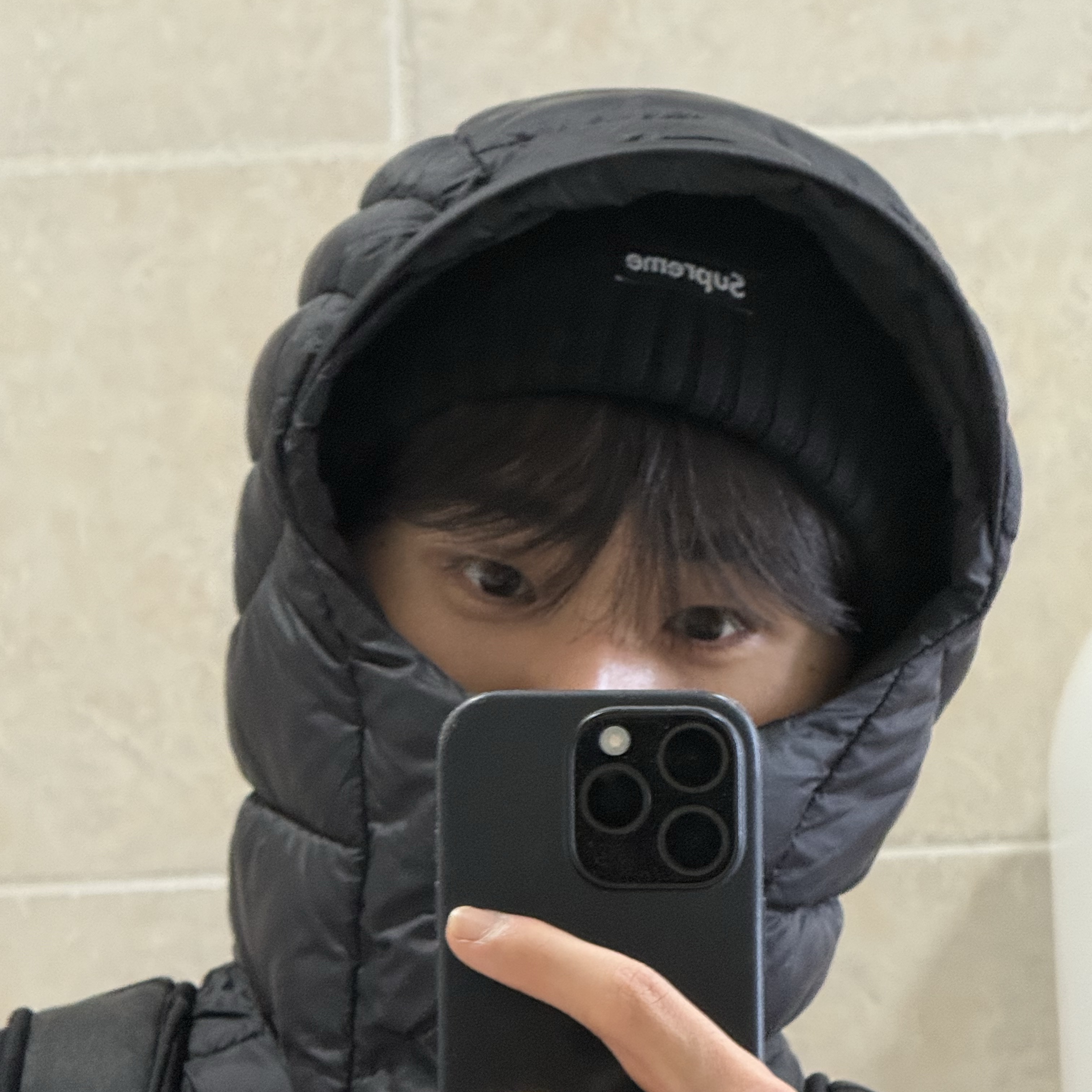 Supreme Overdyed Beanie Black 착용 스타일 - 1