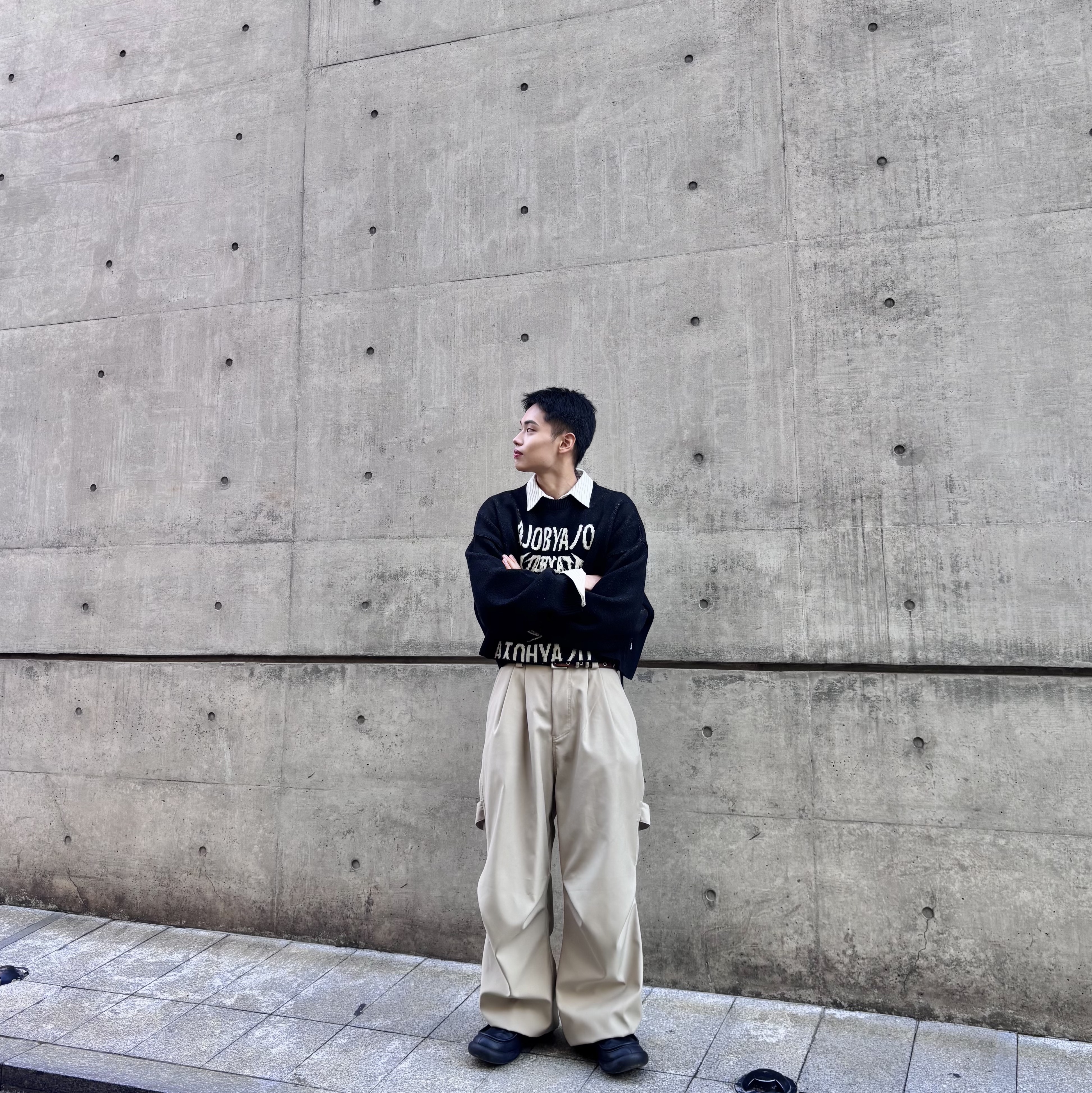 [예약 배송] Kamien x KOIN SEOUL 247 All Day Slacks Beige, AJOBYAJO PBA Total Logo Cropped Sweater BLACK 착용 스타일 - 2