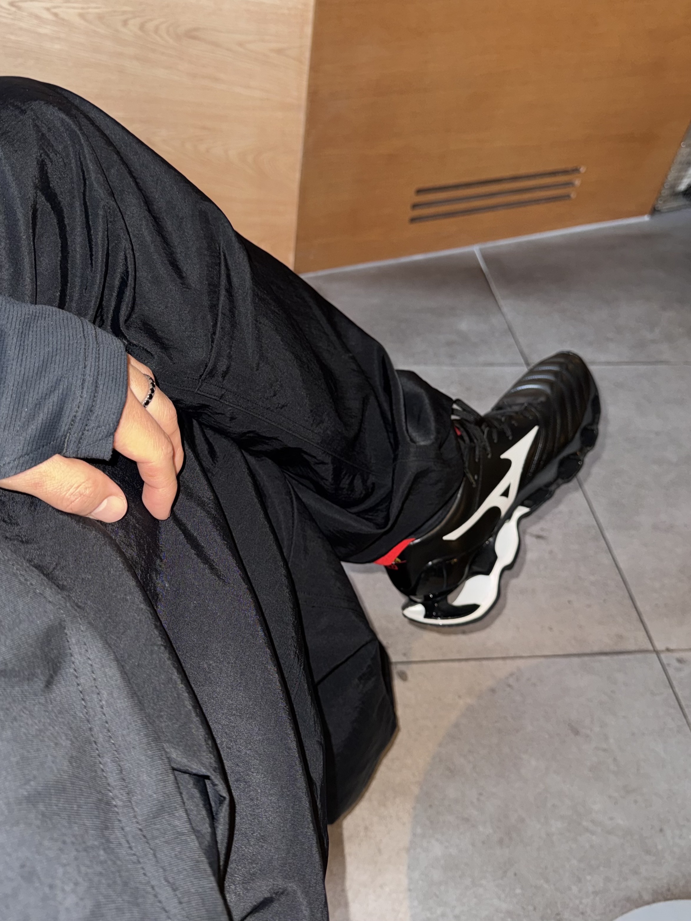 Nonnod Track Pants Black 착용 스타일